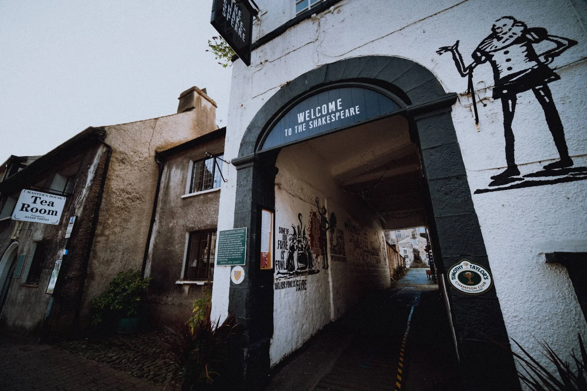  The Shakespeare Pub, next door to the Master&rsquo;s House Tea Room. Through the yard is the Shakespeare Centre, a meeting hall. Formerly the Shakespeare Theatre, it was Kendal&rsquo;s first purpose built theatre in 1829. 