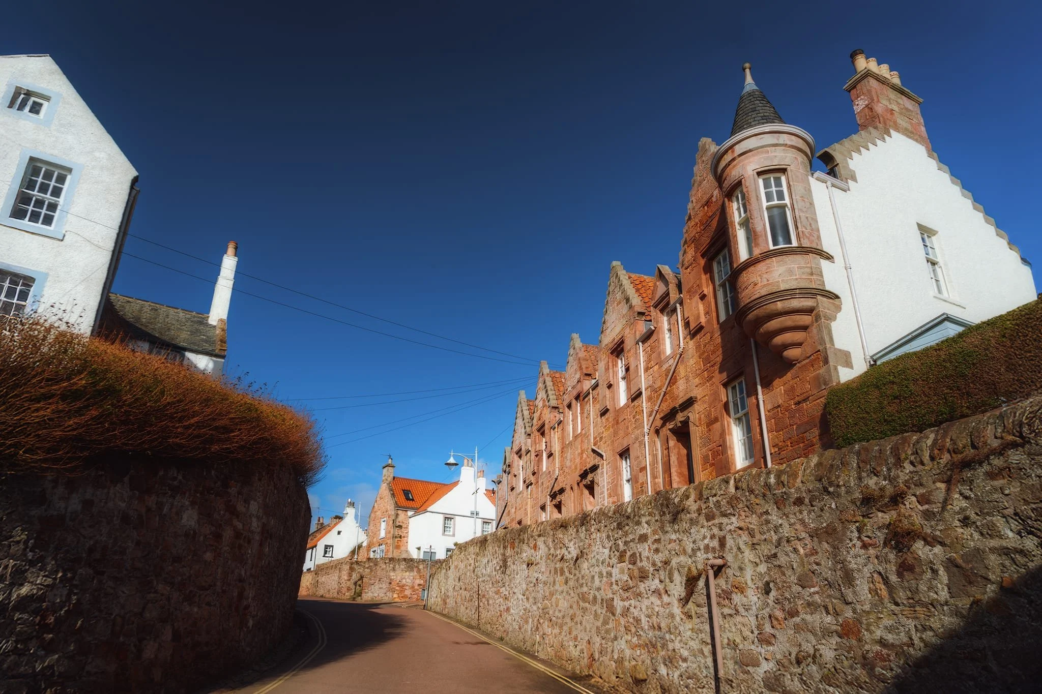 Looking up Shoregate and taking in the beautiful architectural style around Crail.