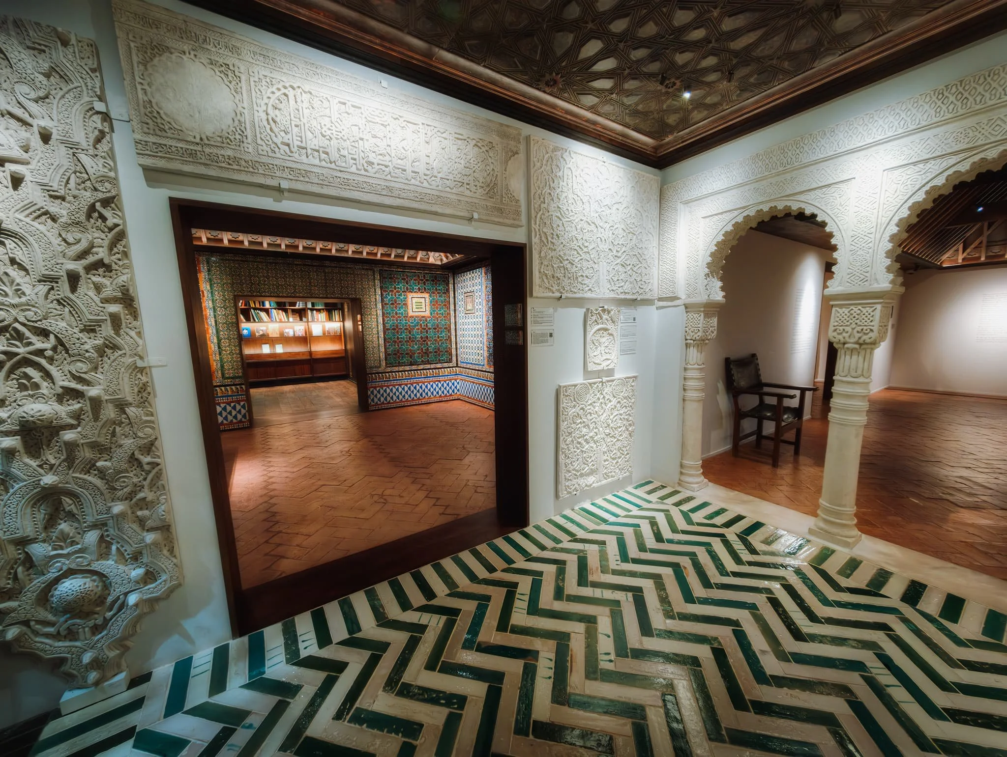  The work of this reproduction by  Factum Arte  is astounding. Renaissance wall tiles, carved architectural plasterwork or  yesería , elaborate geometric-patterned timber ceilings, sculptures, a tabernacle and a tomb. 