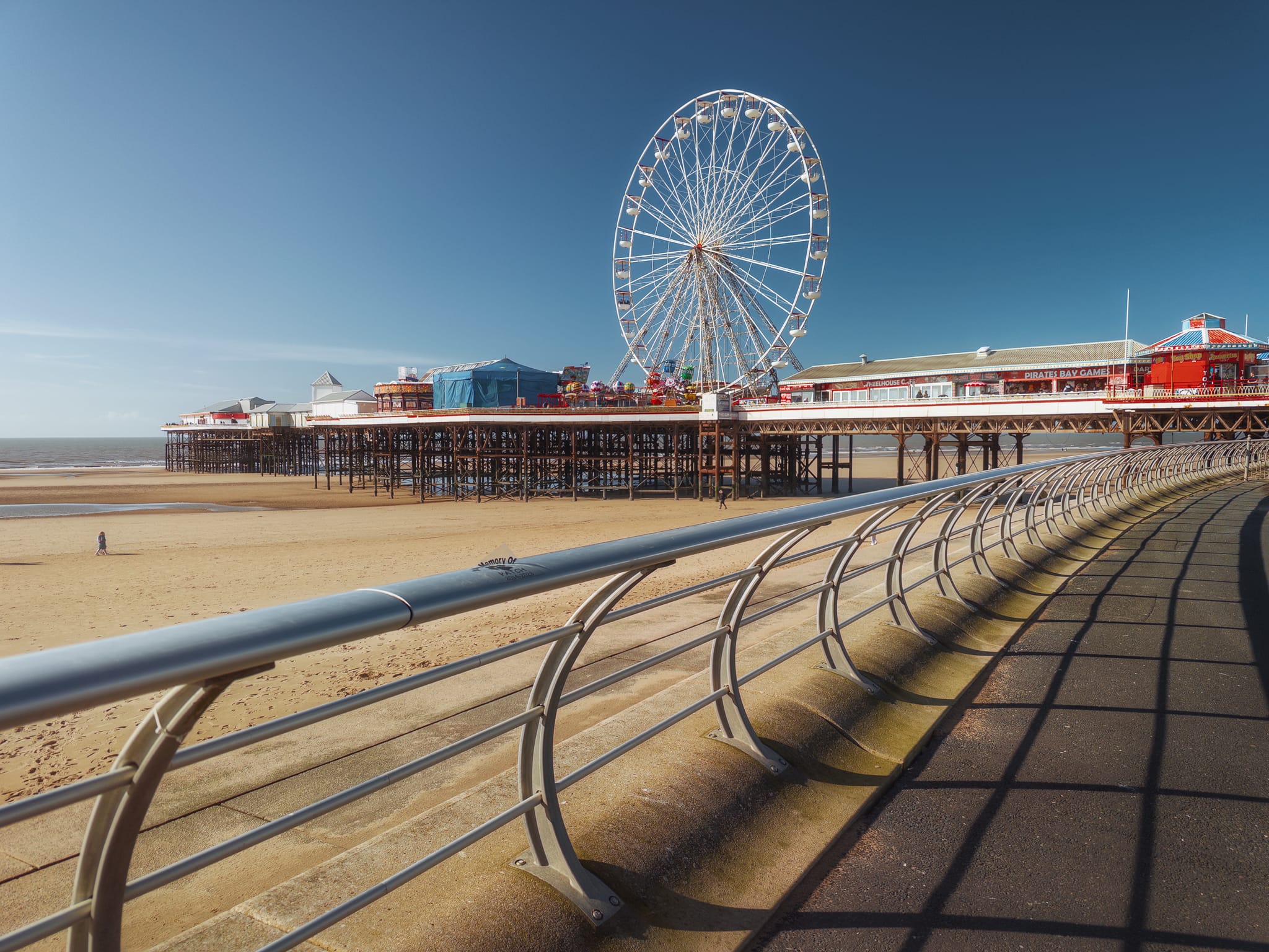 Arriving at the Central Pier, what immediately commands your attention is the pier&rsquo;s Big Wheel. Opened in April 1990, and standing at 108 ft high, it is a homage to its predecessor the &ldquo;Gigantic Wheel&rdquo; (or Great Wheel) which stood 220 ft high until being dismantled in 1928.