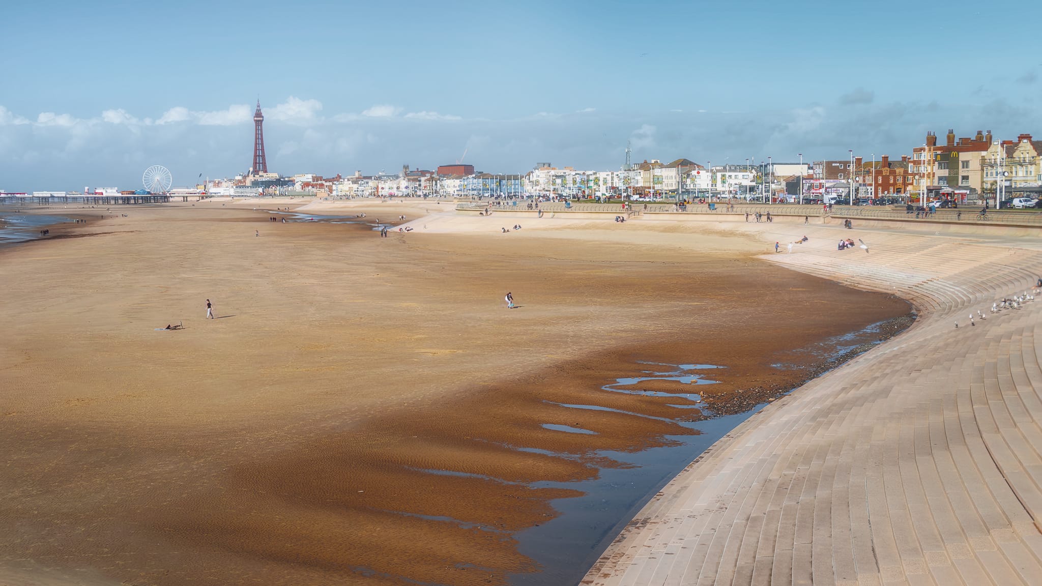 A clear atmosphere allowed for wonderful views from the South Pier all the way to the Central Pier&rsquo;s Big Wheel and the Blackpool Tower above the North Pier.