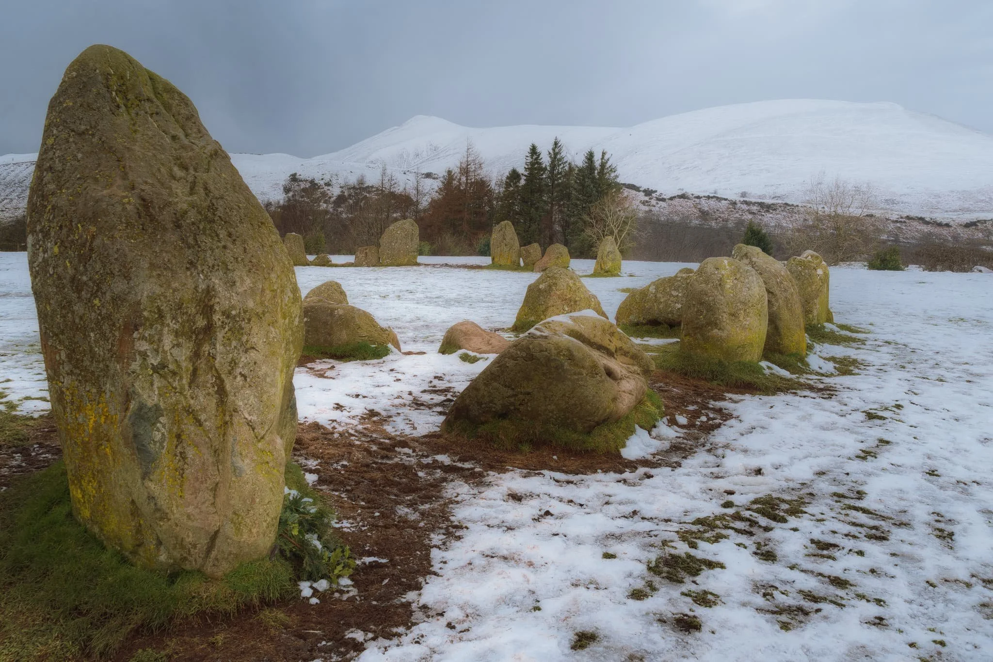  From the west a weather front soon killed the light with low clouds, rendering the distant fells in a soft yet moody light. 