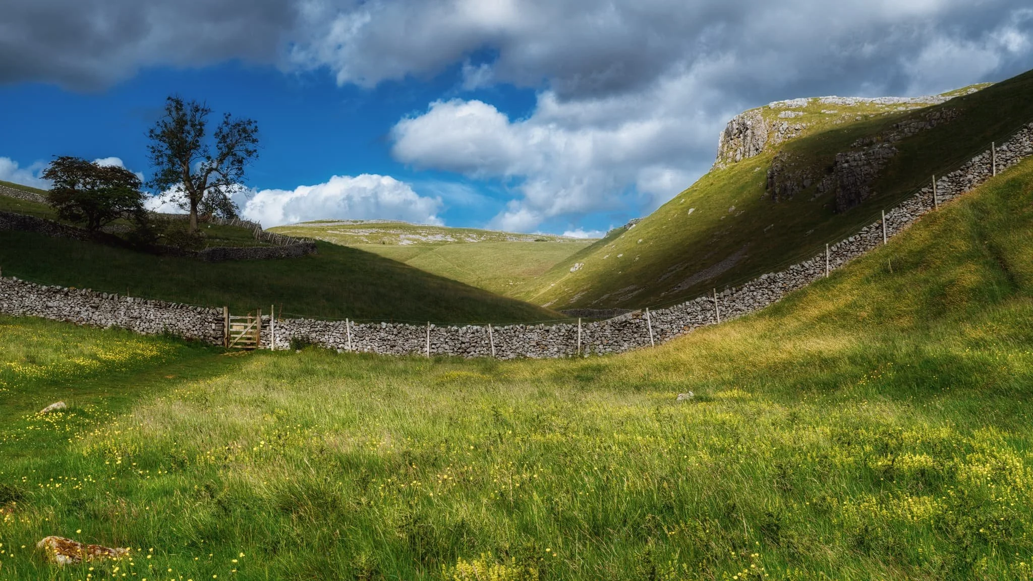  After popping out from the squeeze at Gurling Trough, you are presented with this glorious view of the dry valley of Conistone Dib. To the right is the imposing crag of Bull Scar. 