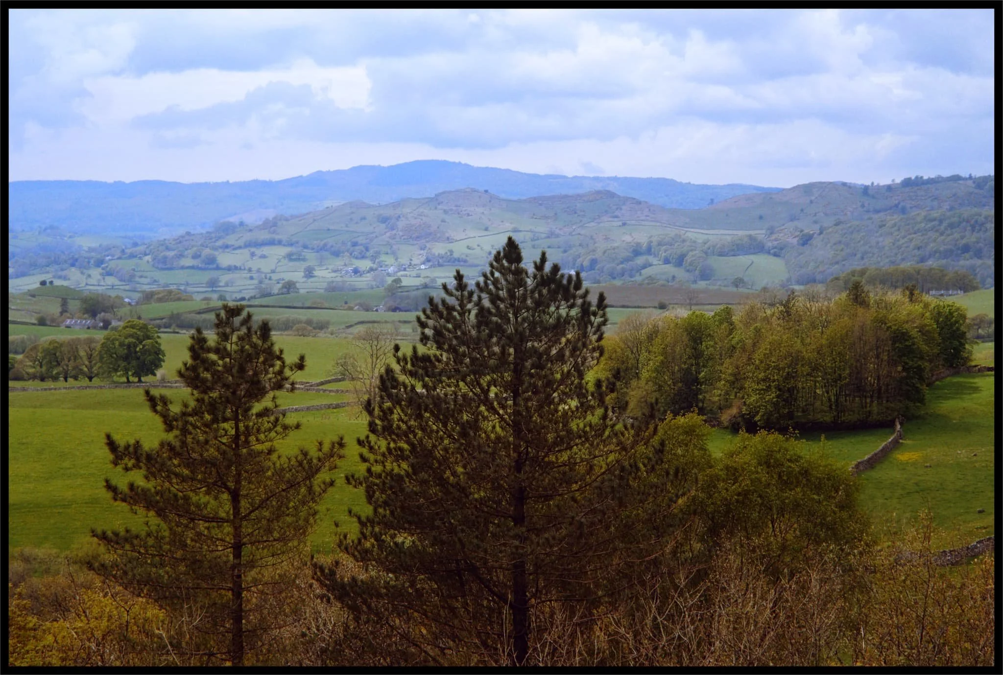  The reward! Expansive views from Cunswick Scar&rsquo;s cliff edge. 