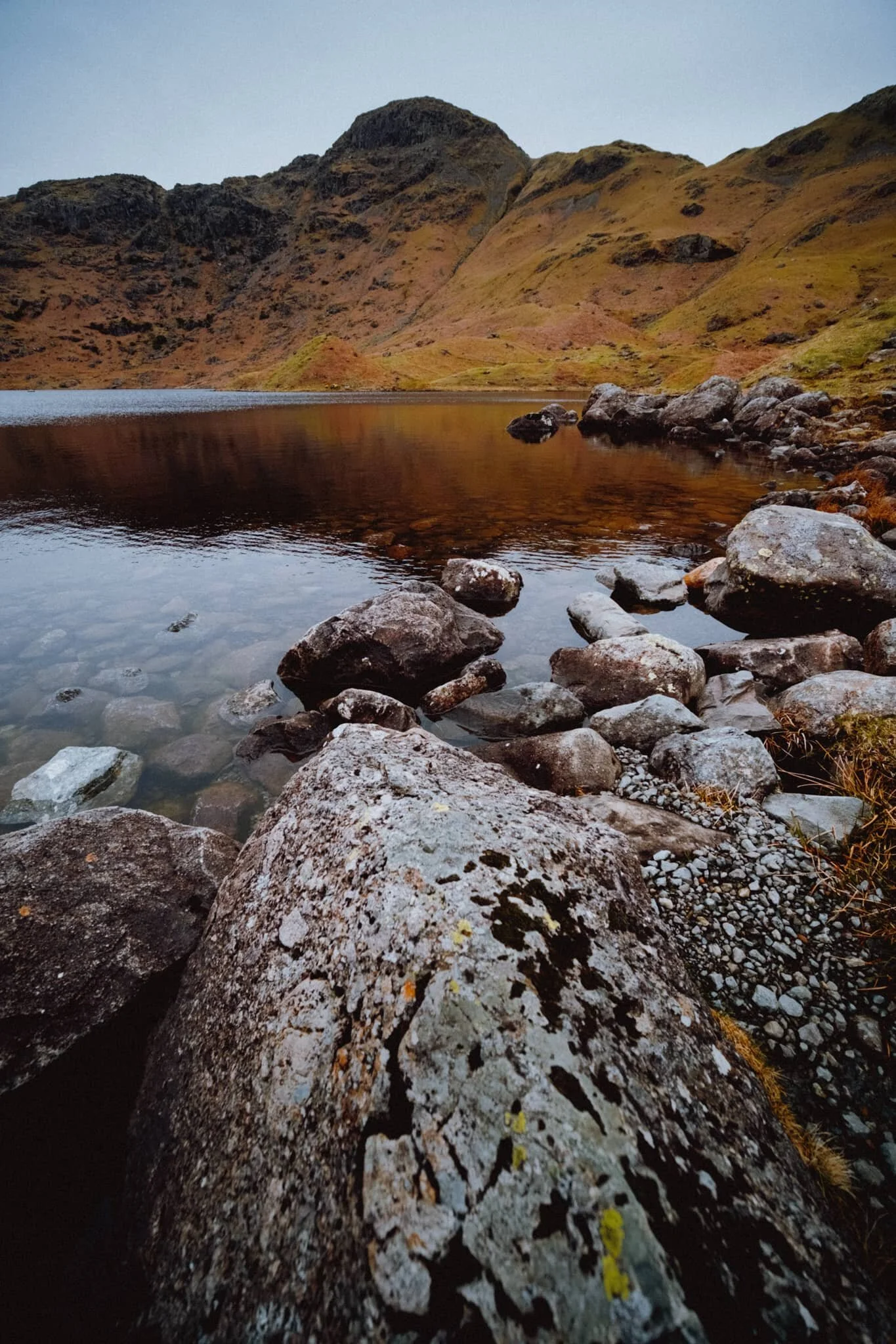 Easedale Tarn, with Tarn Crag’s (551 m/1,808 ft) rounded face high above.