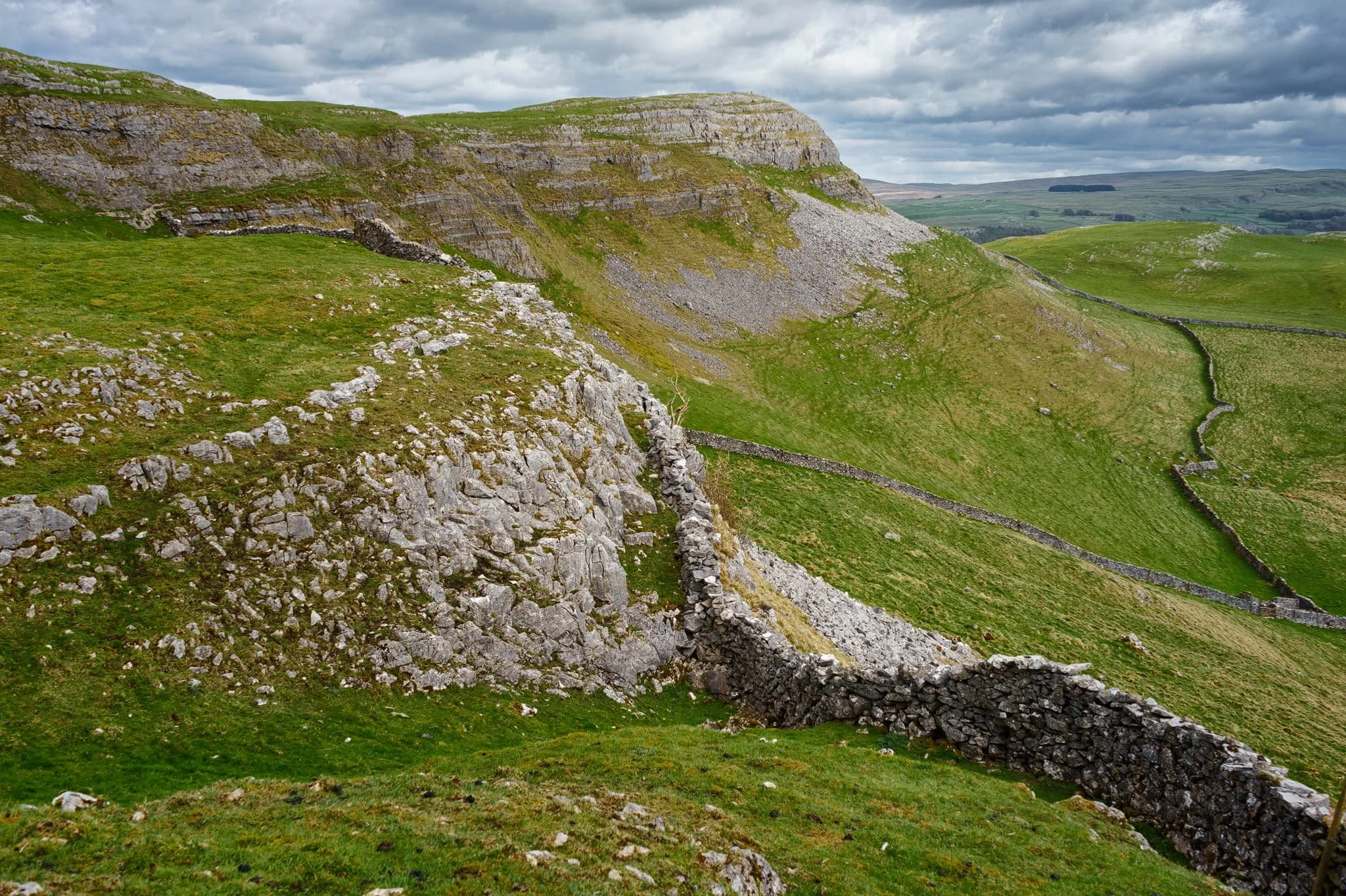  The squelchy slog up the fell was rewarded with beautiful views from Pott Scar towards Smearsett Scar. 
