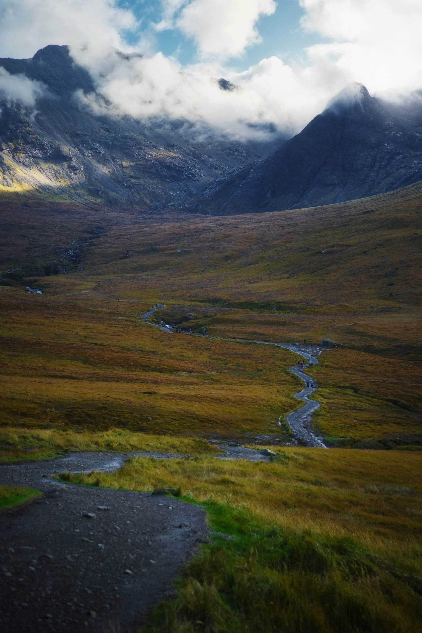  Taking one last look at  Sgùrr an Fheadain  and the rest of the Black Cuillins as the hill fog clears further. 