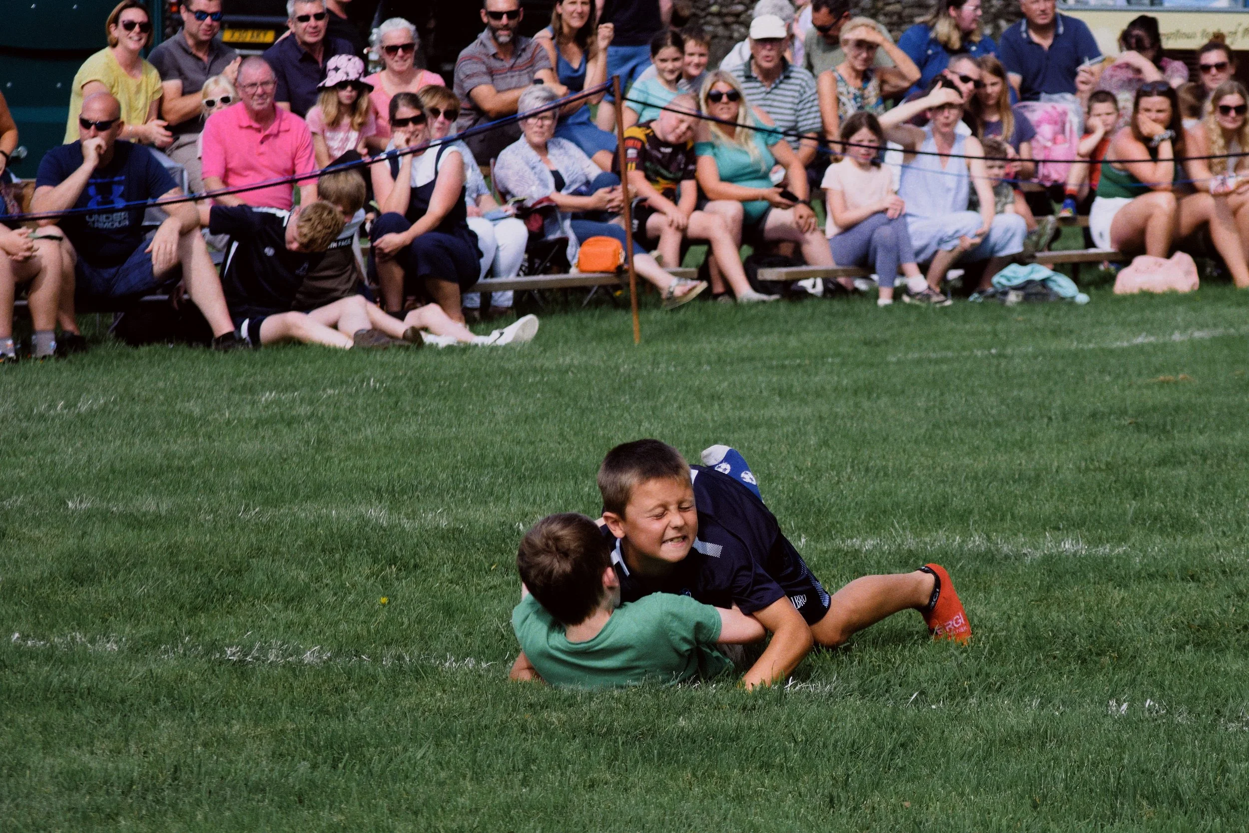  The wrestlers attempt to unbalance their opponent, or make them lose their hold. If any part of a wrestler&rsquo;s body touches the ground aside from their feet then they lose. 