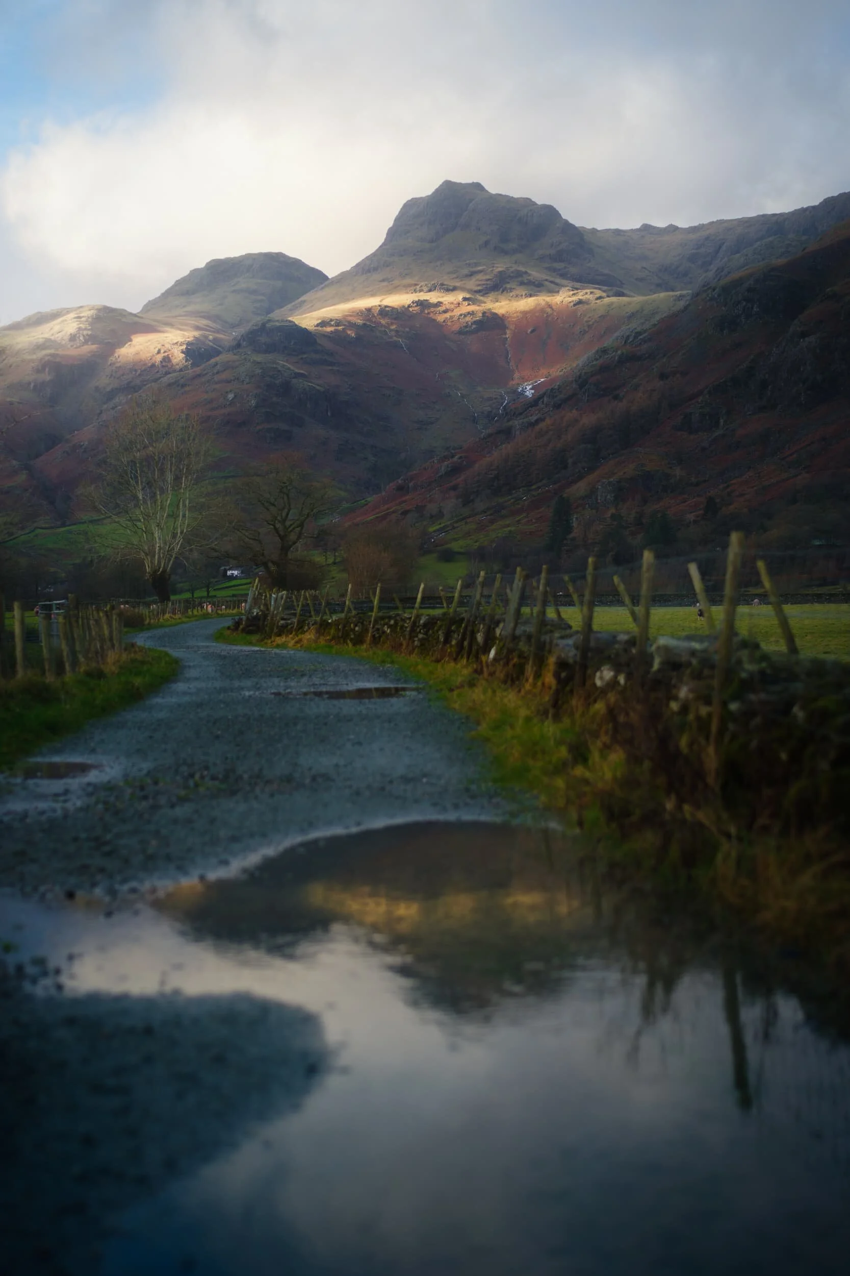 There were plenty of puddles on the trail, which enabled to shot a composition of the Langdale Pikes I’ve been after for a long time.