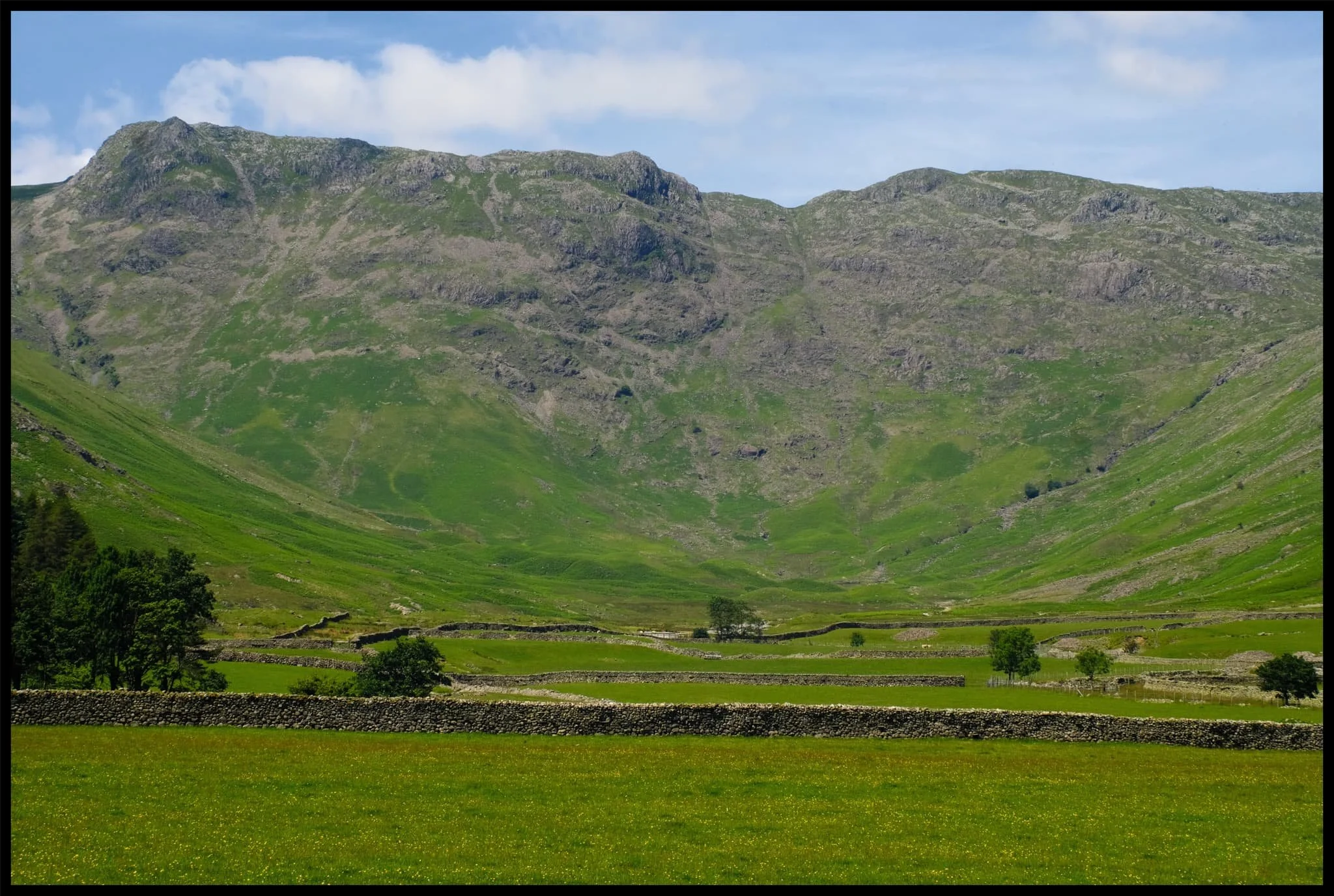  A side valley that branches off the main Great Langdale valley, Mickleden, features this great wall of rock known as Rossett Crag, peaking at Rossett Pike (651 m/2,136 ft). 