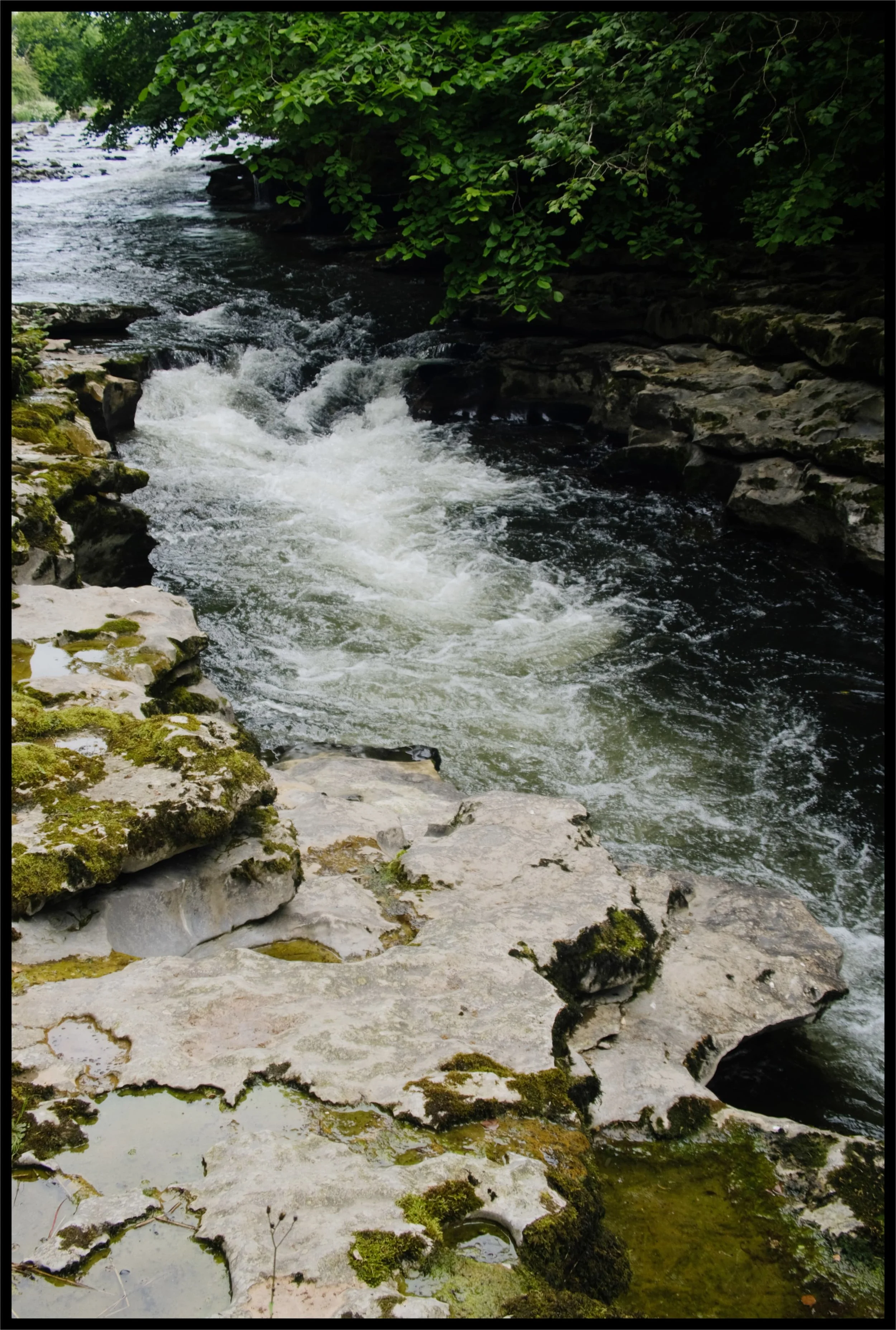  Thousands of years of erosion because of this waterfall have carved overhangs above the river. Be careful near the edge. 