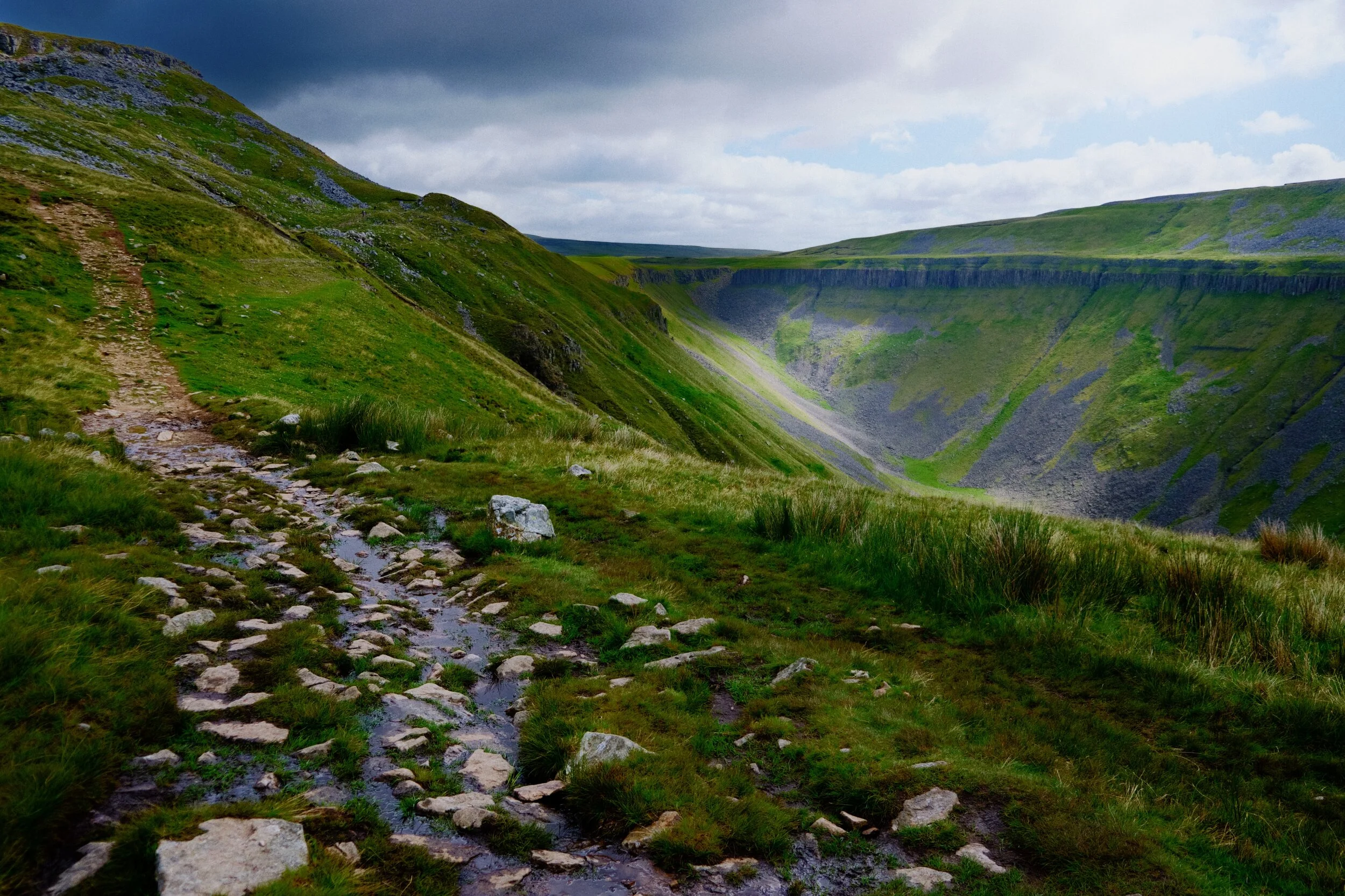  The first sign of what&rsquo;s to come. The path continues up to the left but our gaze is fixated towards the steep valley of High Cup Nick and its rim of cliffs. 