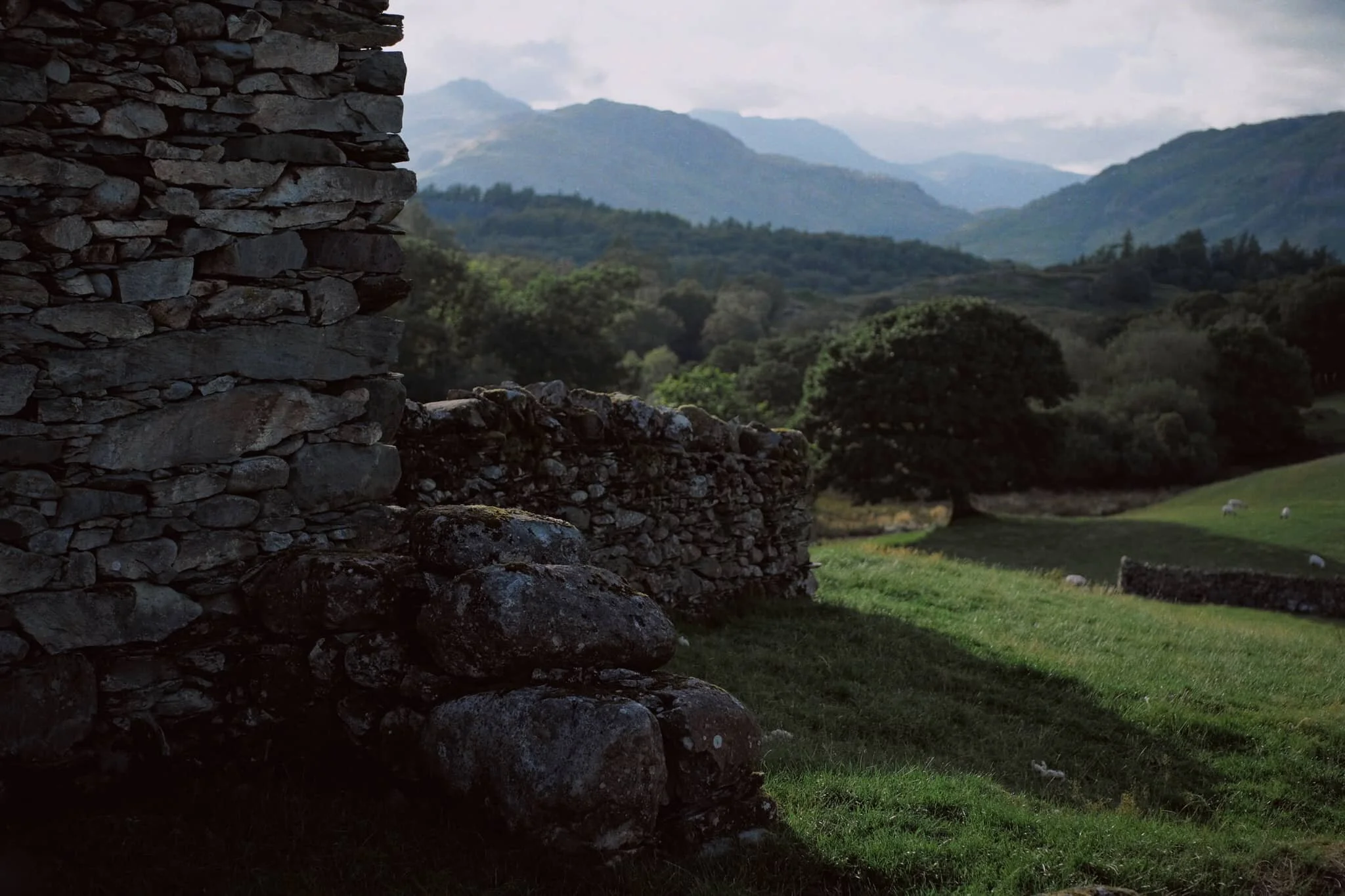  That wonderful towards the northwest once again, shot near one of the disused farm barns alongside Smithy Brow. 