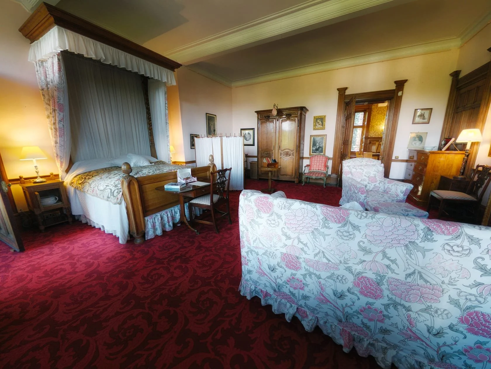  Queen Mary&rsquo;s bedroom, named after her for when she stayed here in 1937. 