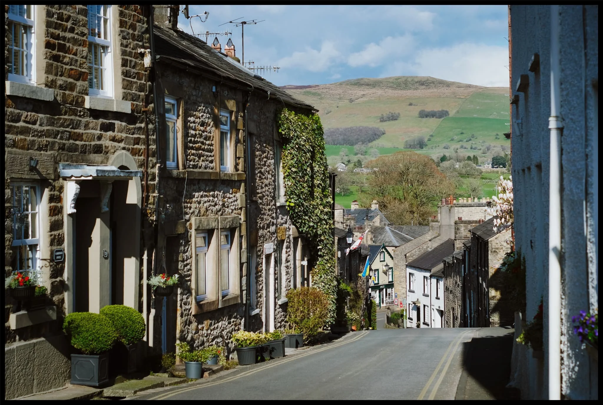  From Ruskin&rsquo;s View, I navigated back to the town centre and up to nab one of my favourite views in all of Kirkby Lonsdale: the view down Mitchelgate with Gragareth in the distance. 