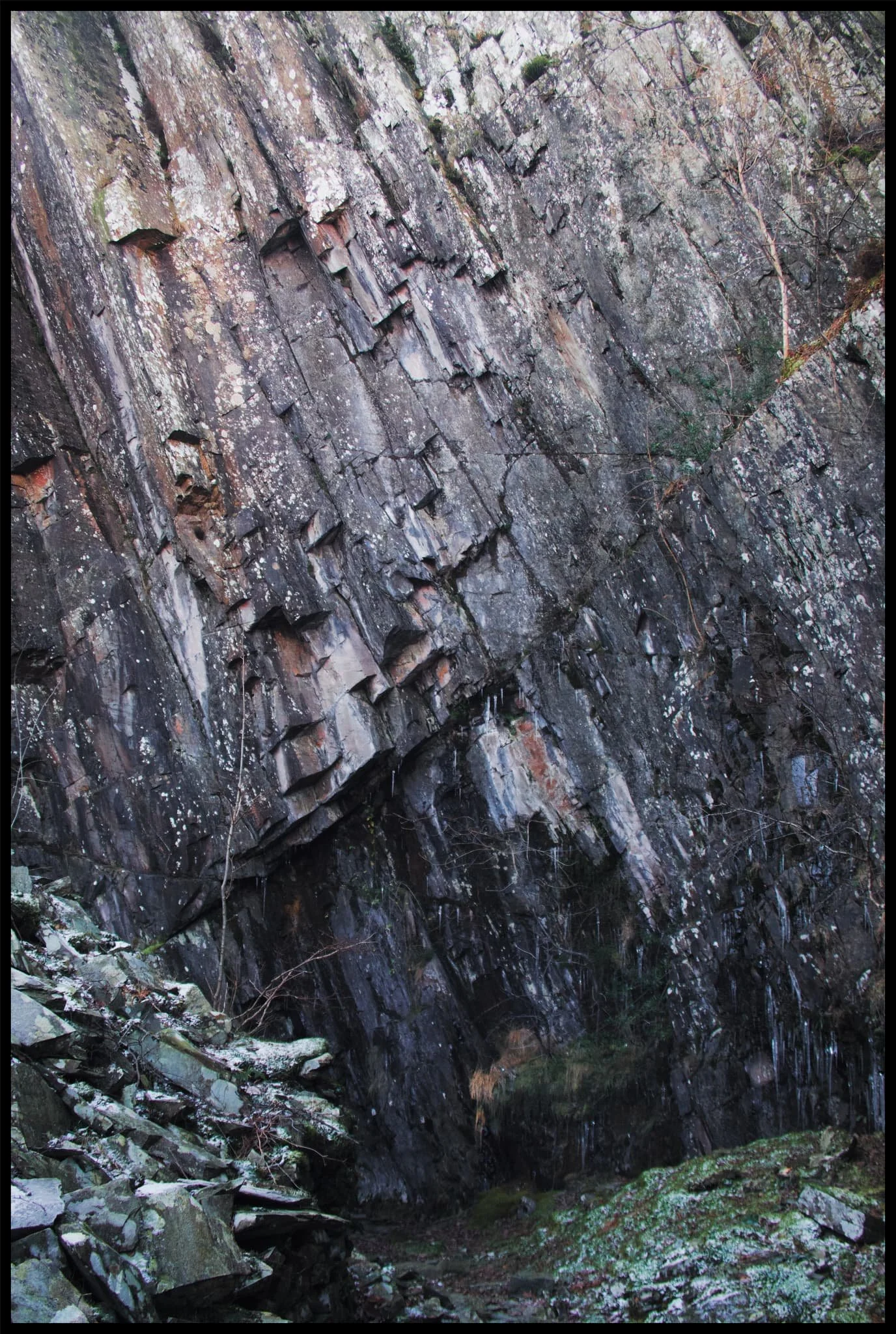  Lots of quarrying has happened around the slopes of Lingmoor Fell, and continues to this day (though on a much smaller scale). I sneaked into this disused quarry largely for the icicles. 