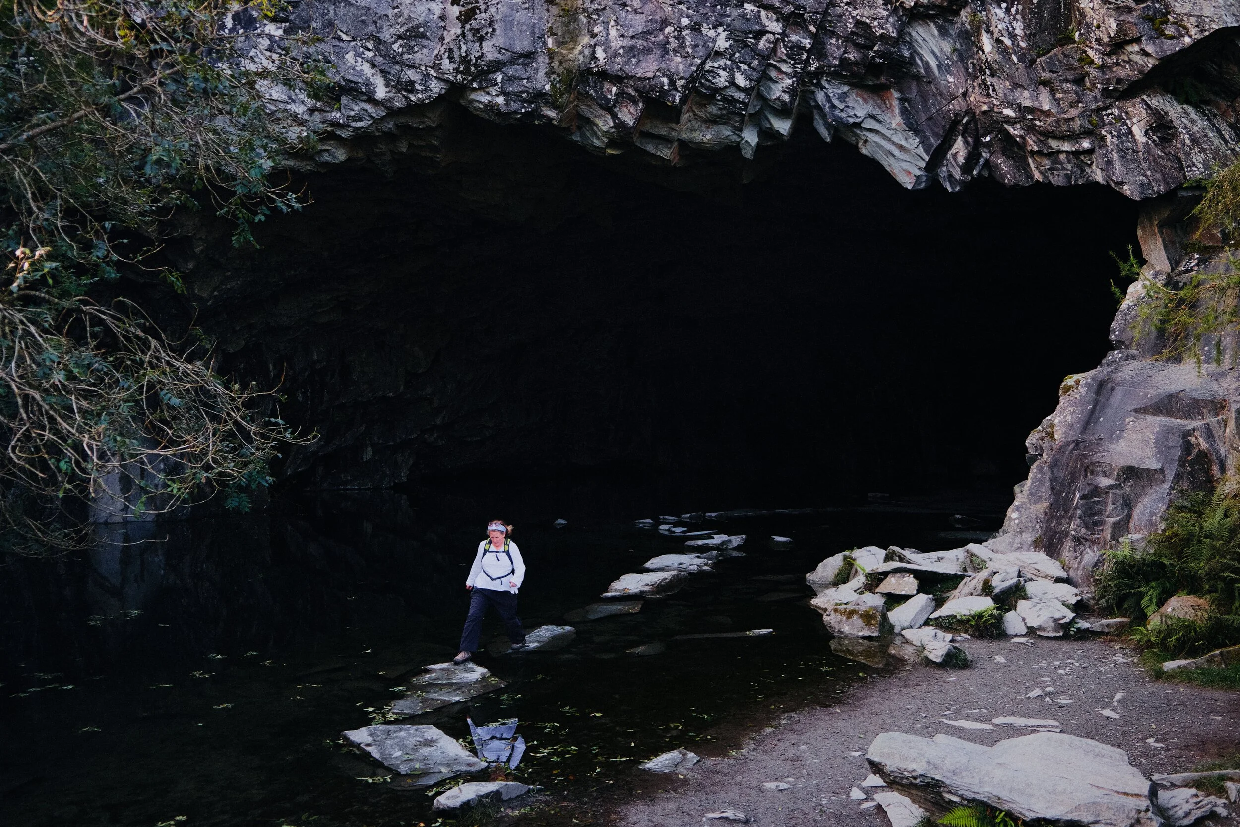  Back onto the main path that circumnavigates Loughrigg, known as the Loughrigg Terraces, we find Rydal Cave. This is a man-made cave; created as consequence of quarrying slate for roofing material. 
