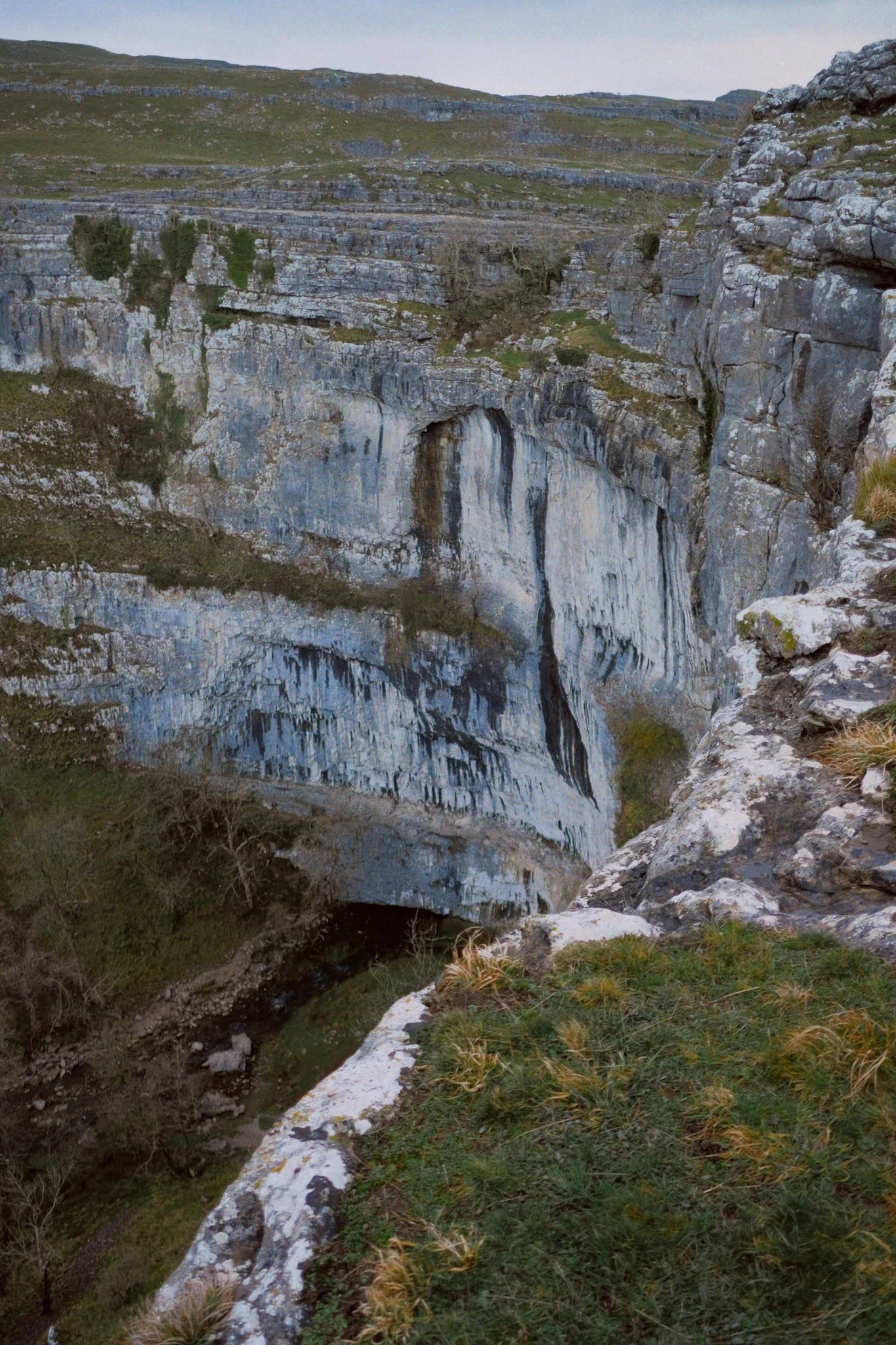 Getting as close to the eastern edge as I dare, really shows the precipitous drop down to the valley floor.