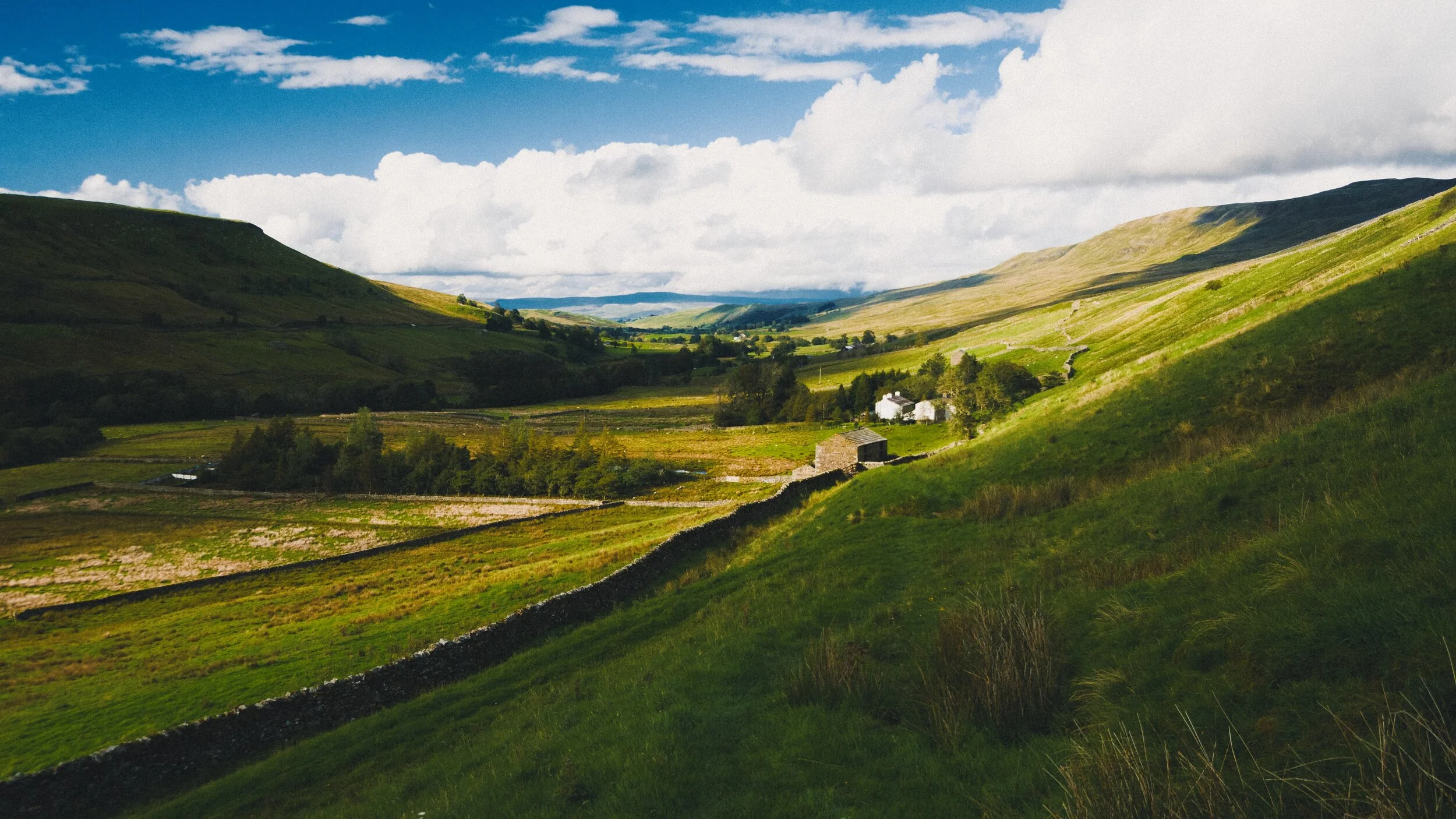 We got some delightful light shows on this hike. The expansive views of Mallerstang, with Angerholme Wold on the left and Mallerstang Edge on the right. In the distance, the North Pennines.