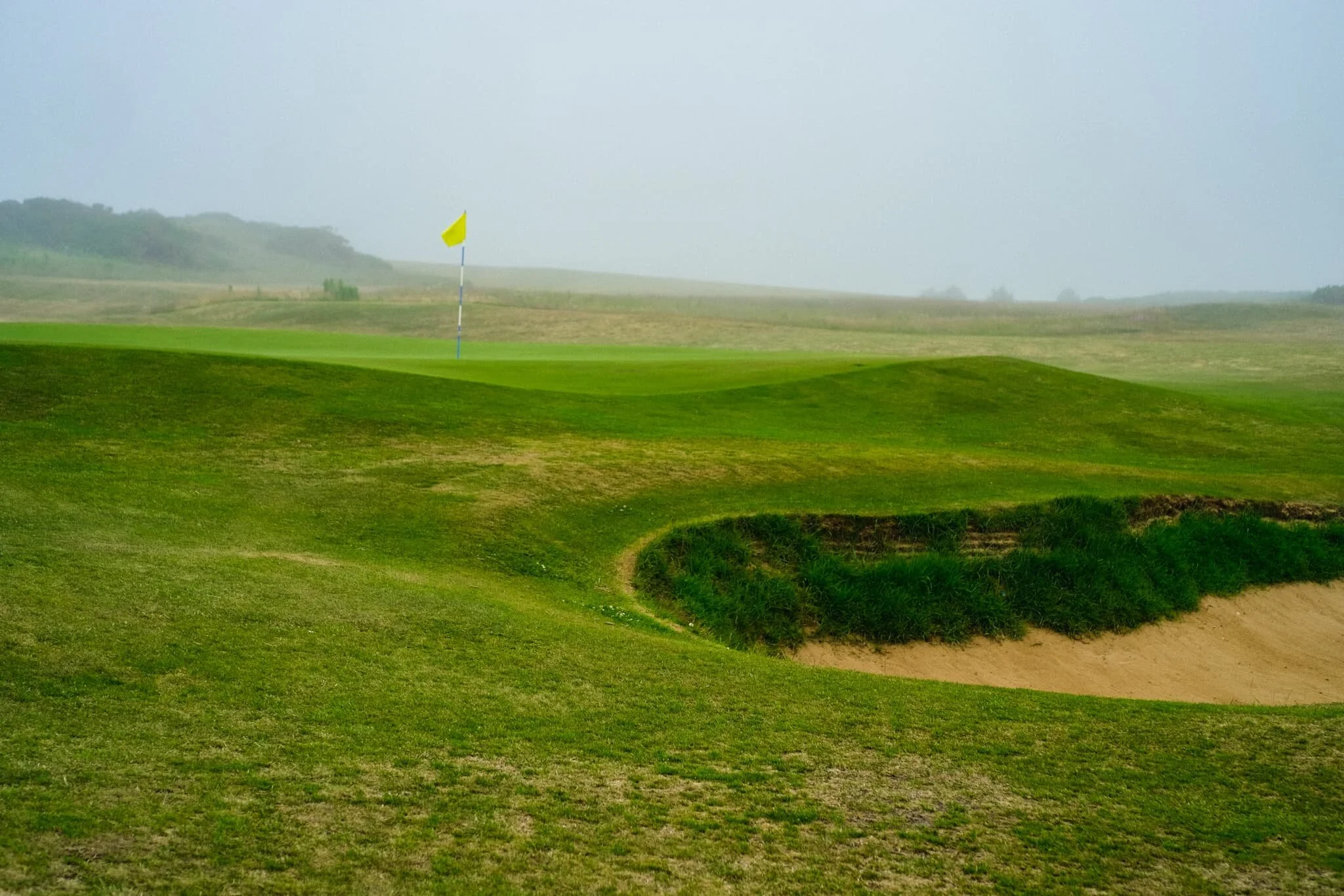 Alas, no castle could be seen. The haar had covered the whole Northumberland coastline in a thick fog. Nevertheless, to get to Embleton Bay and the trail from Embleton Village, you have to pass through Dunstanburgh Castle Golf Club. There’s a lot of golf around the Northumberland coast.
