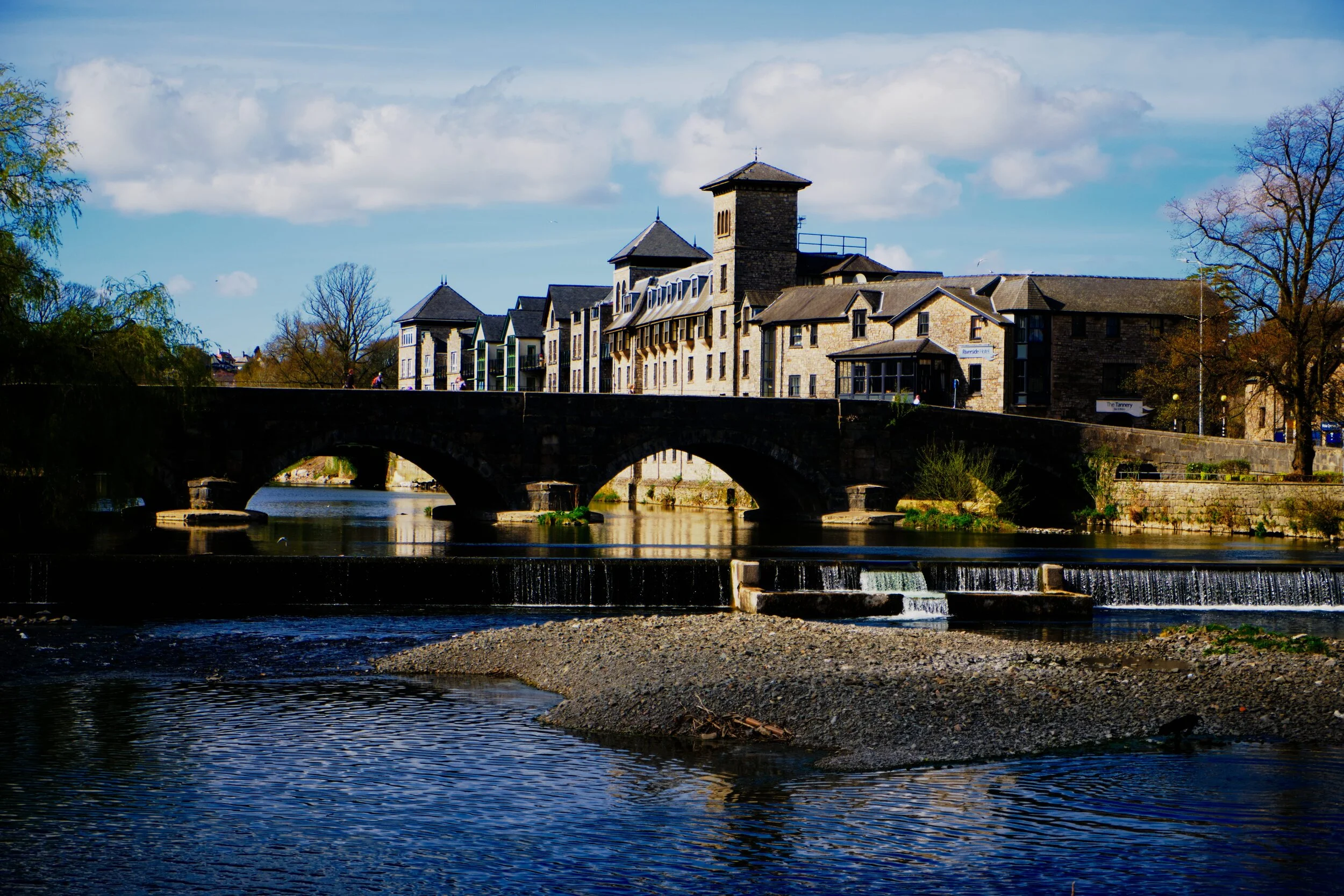 Stramongate Bridge and its weir. I’m ready for more leaves on the trees.