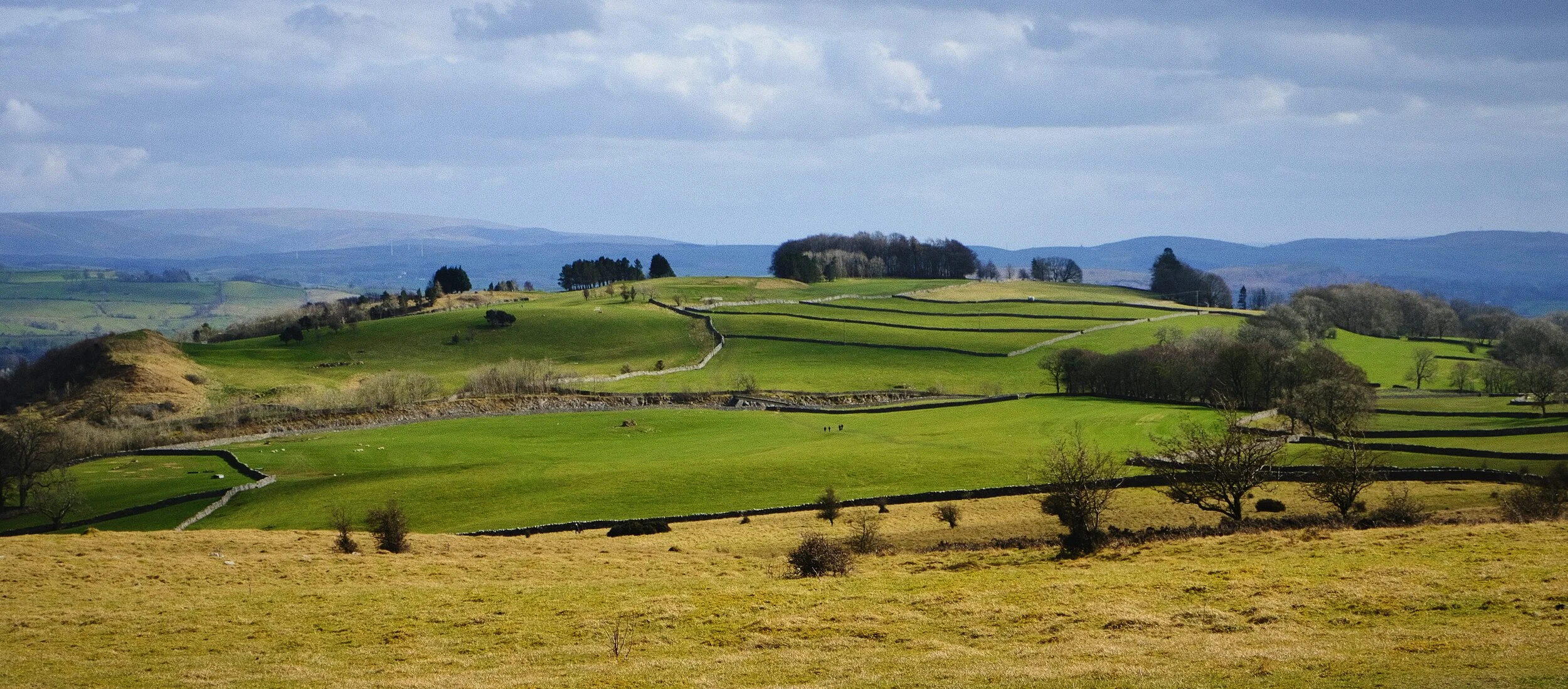 A panoramic view looking back to Kendal Fell, which also houses a golf course.