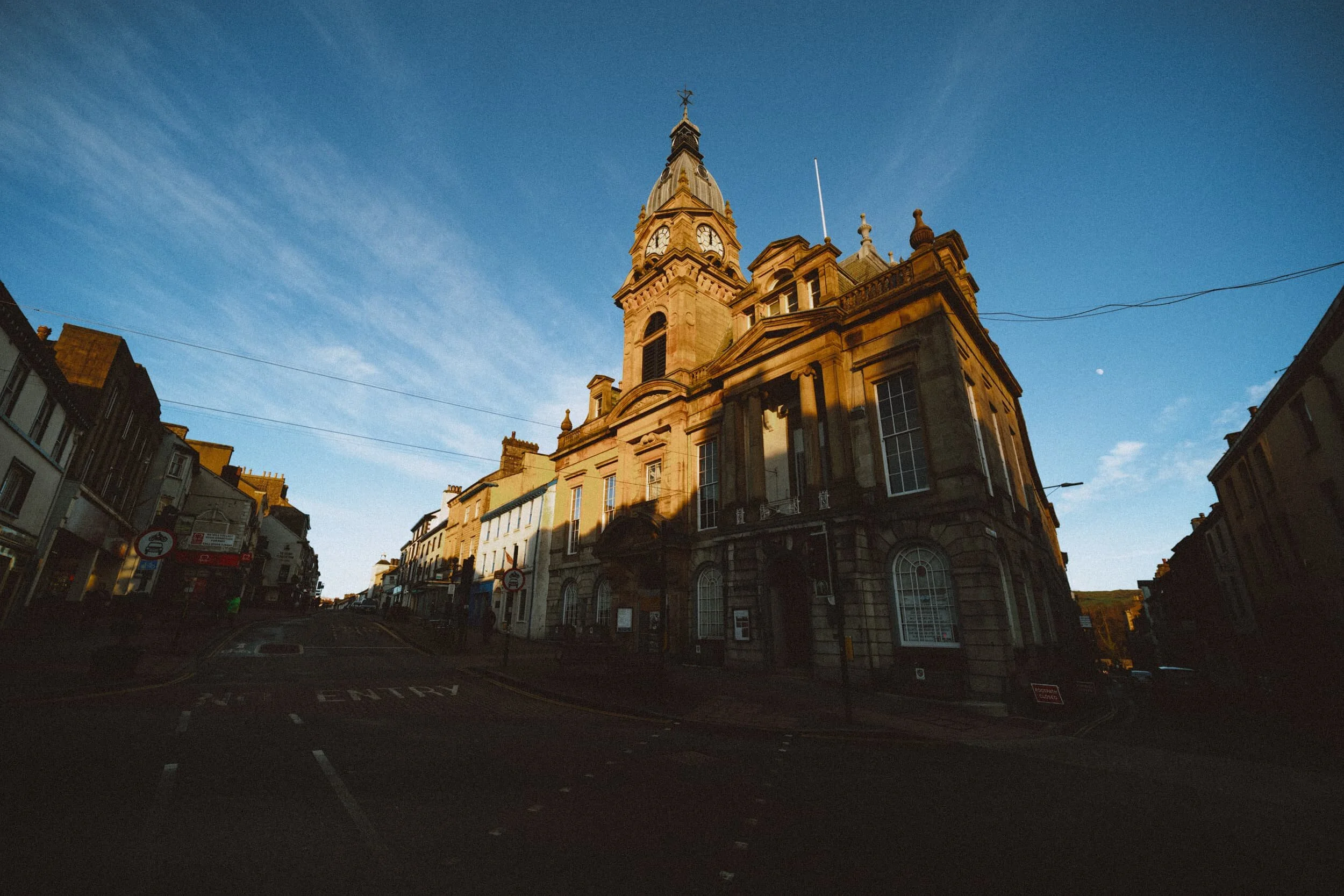 If I’ve got my 9mm ultra-wide lens with me I rarely resist a composition of Kendal town hall.