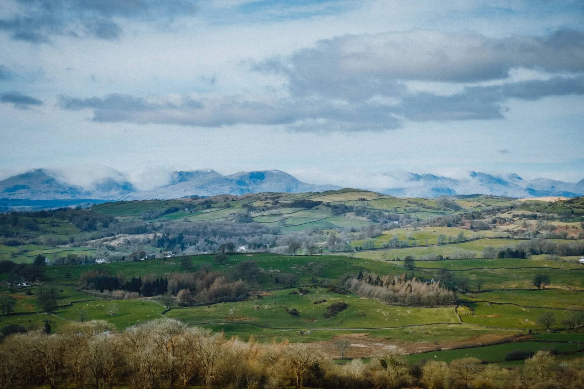 Check that out. Not only was the atmosphere clear enough to get a good glimpse of the Lake District fells, but the remnants of a temperature inversion had caused these “waterfalls” of clouds to spill over and around the fells. Absolutely incredible scenes.