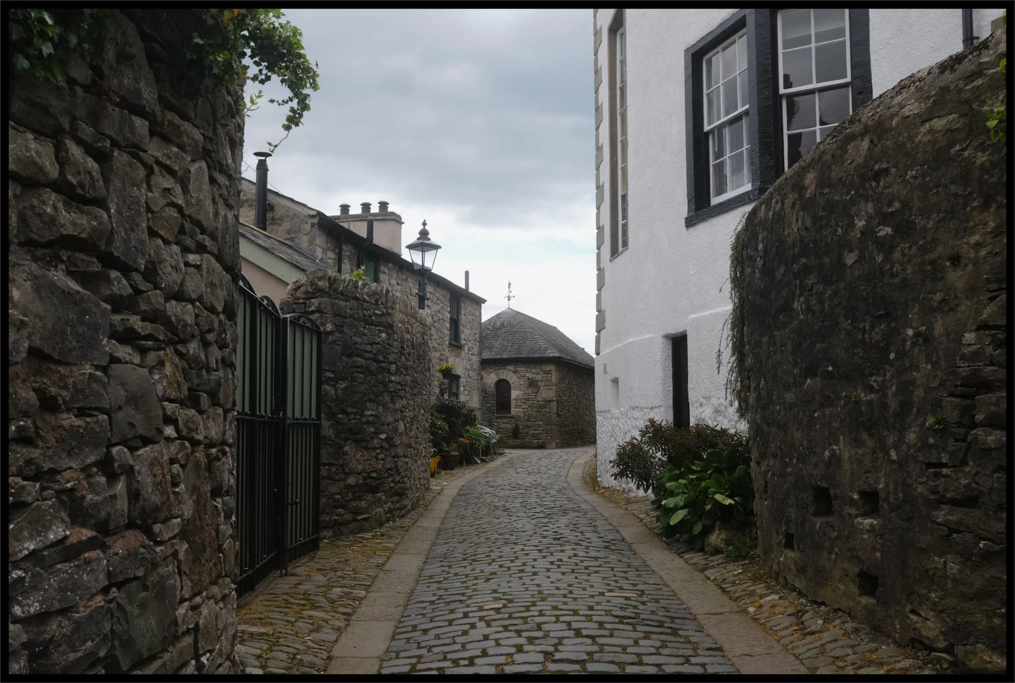  A good route to Serpentine Woods involves walking up Kendal&rsquo;s steepest road, Beast Banks. Halfway up the road, a side street branches off. This is Garth Head, a medieval lane linking Beast Banks with Captain French Lane. 