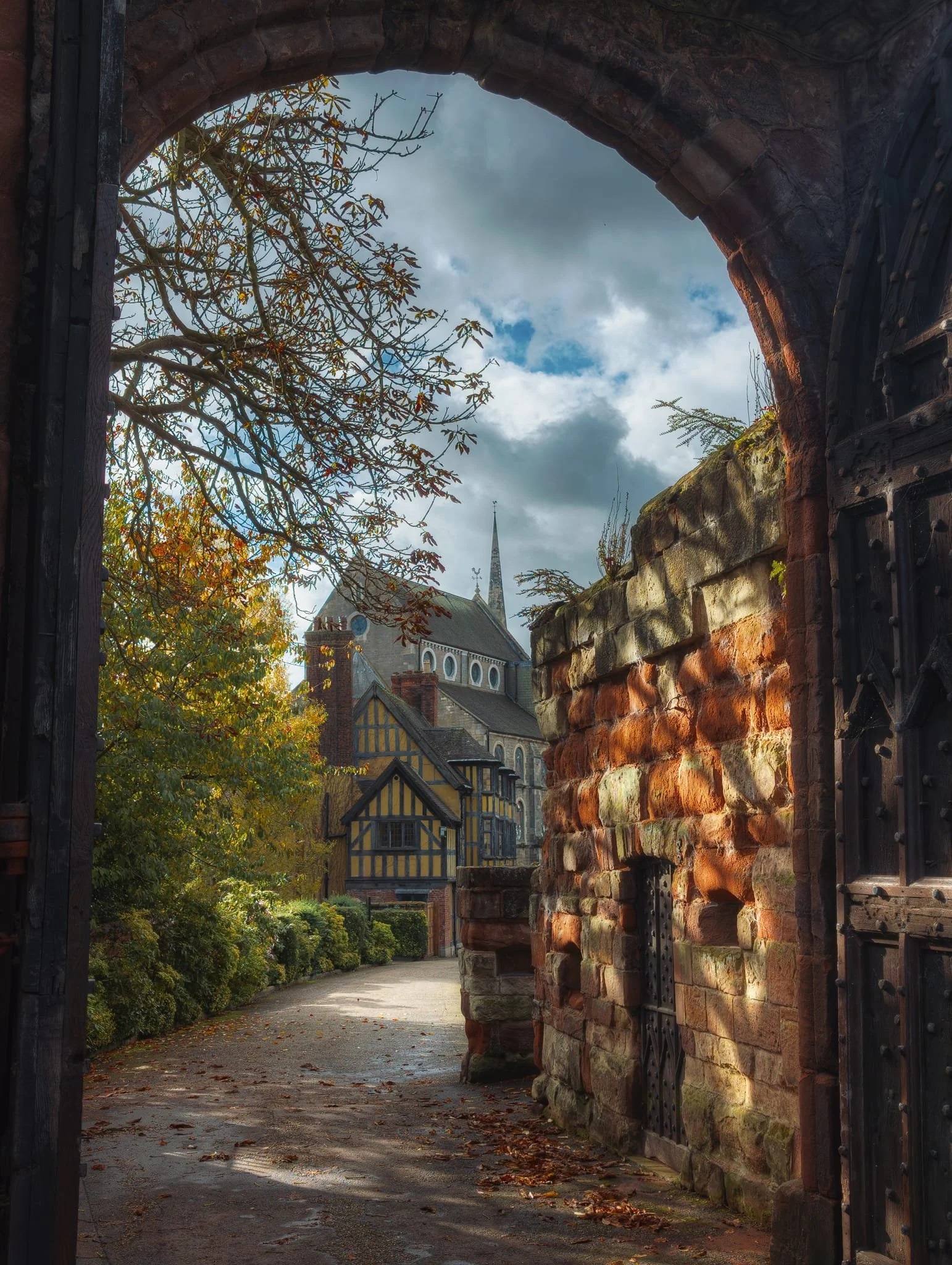 From the gateway of the Soldiers of Shropshire Museum, looking back towards the Castle Cates House.