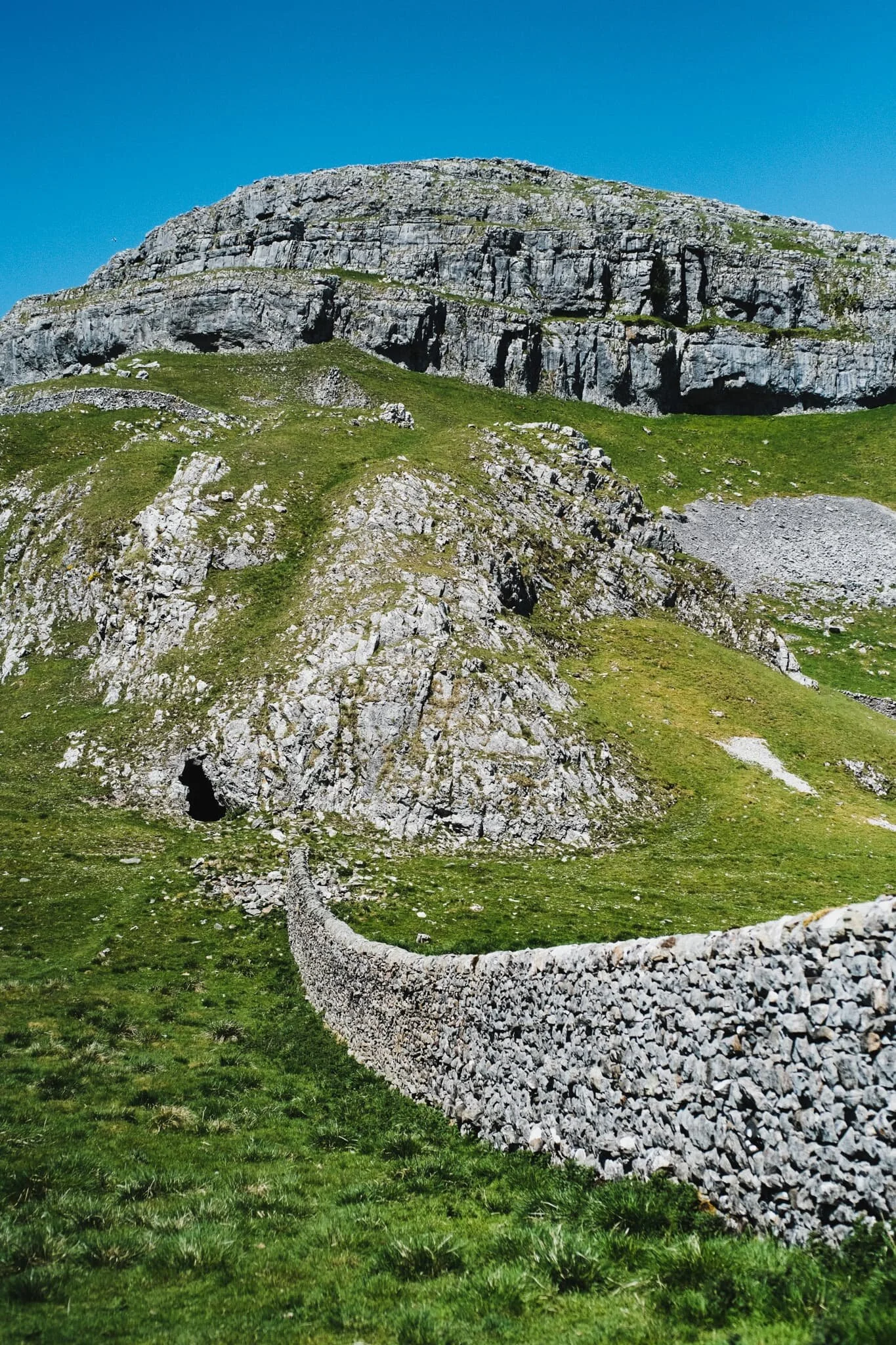 Well… you should know what I’m like with drystone walls by now. See that cave, middle-left? That’s where we rested for lunch.