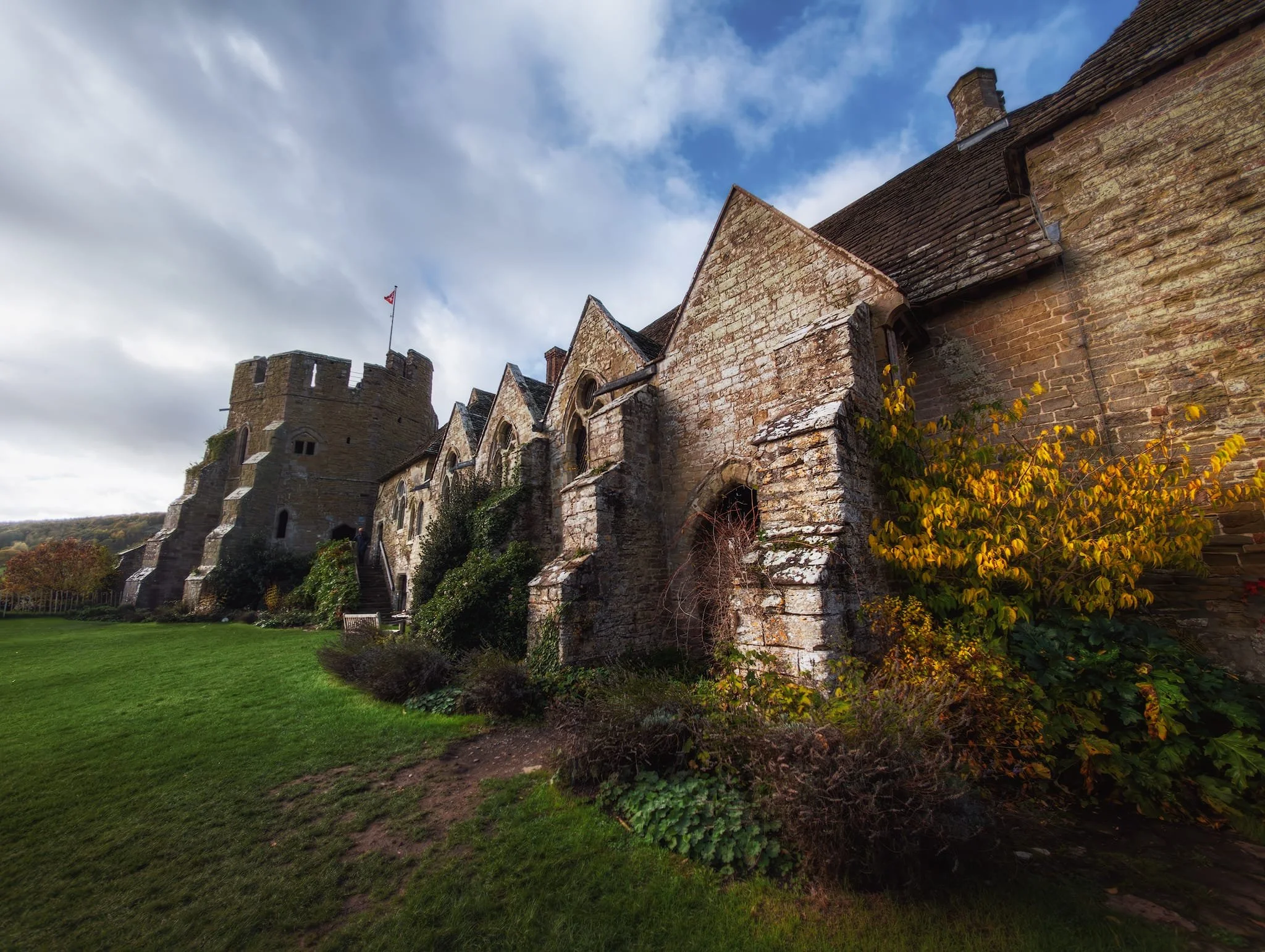  As the light dipped and softened, it pulled out all the gorgeous textures and shapes around the front of the castle. Here you&rsquo;re just outside the entrance to the Hall, with the South Tower visible in the background. 