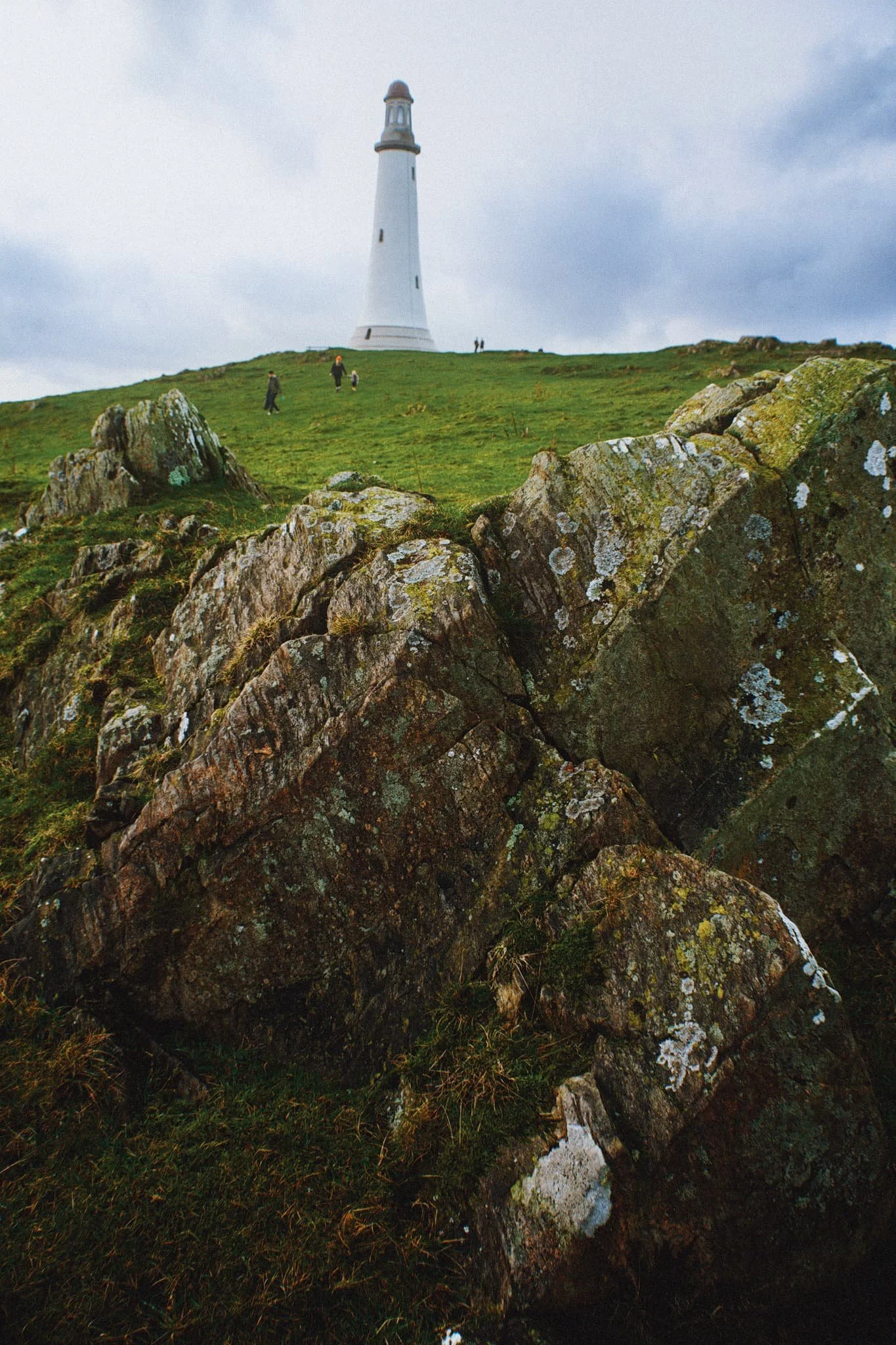 The Hoad was  built in 1850 at a cost of £1,250, roughly £138,000 in today&rsquo;s money. It was built to commemorate Sir John Barrow, who was a founding member of the Royal Geographical Society, and born in Ulverston. Though it looks like a lighthouse, it has never functioned as one. 