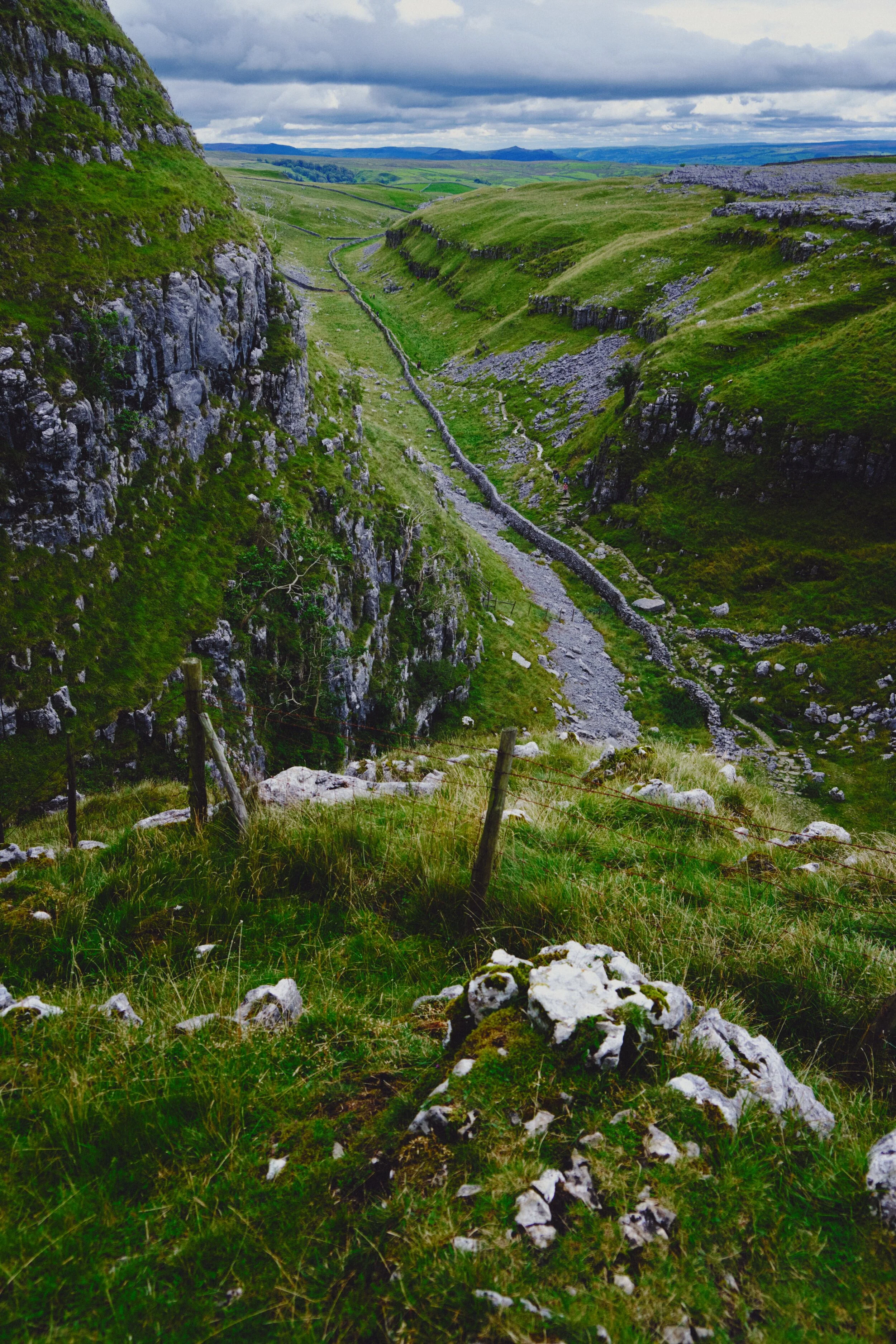 The river would’ve crashed down here as a waterfall before turning southeast and cutting out a valley on its way towards Malham Cove.