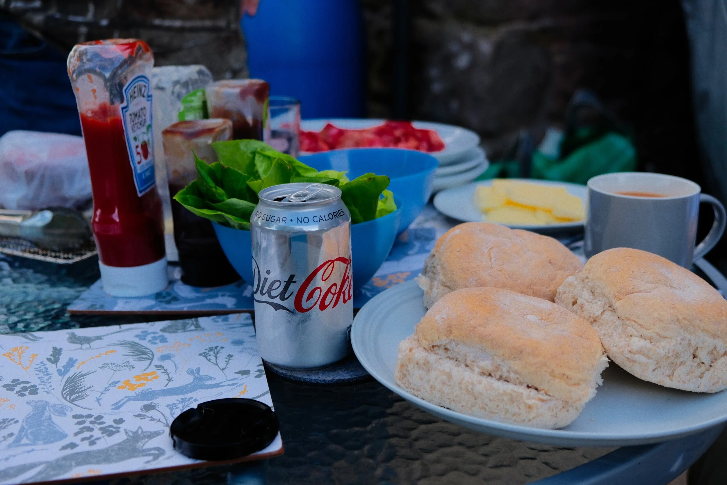 Let’s eat! (Provia, ISO800, f/3.2, 1/250 sec. @ 27.7mm)