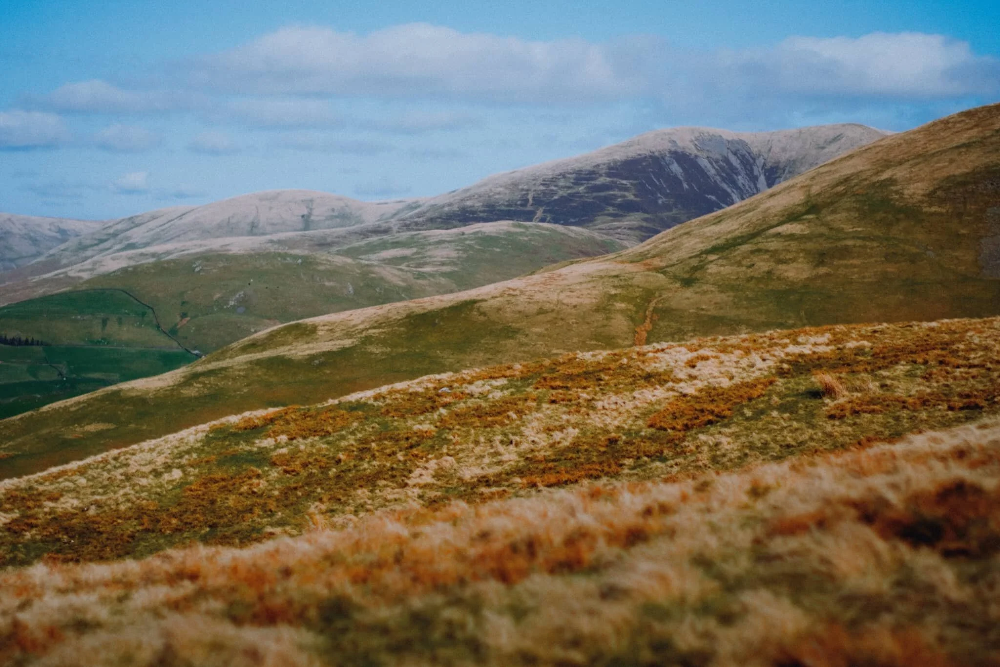 Layers upon layers of hills and valleys in the Howgills. In fact, that’s where the Howgills get their name from. “How” comes from the Old Norse haugr meaning “hill”, and “gill” comes from the Old Norse gil meaning a “narrow valley”.