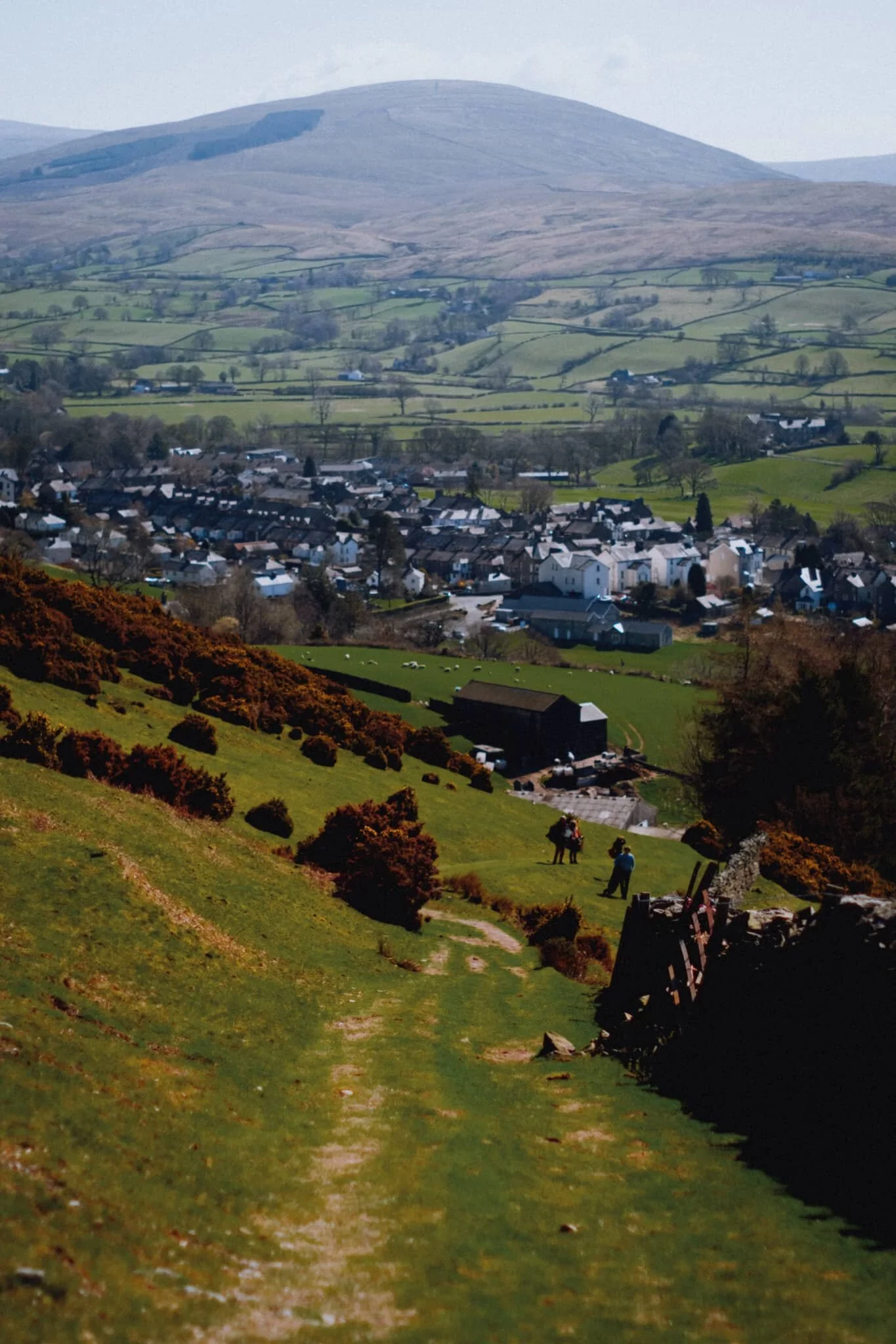 The winding track back to Sedbergh via Lockbank Farm. The round mound in the distance is Aye Gill Pike (556 m/1,824 ft).