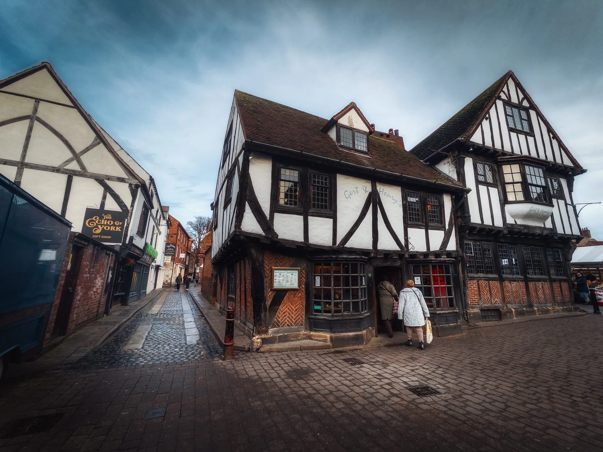  This old lovely building is 2 Jubbergate, originally built in the 1300s. The taller add-on was built in the 1600s. It&rsquo;s now home to Gert and Henry&rsquo;s restaurant. 
